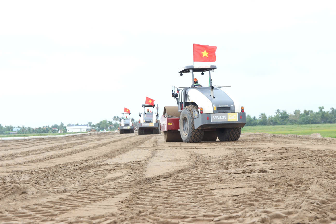 C&ocirc;ng trường cao tốc Cần Thơ - C&agrave; Mau kh&ocirc;ng nghỉ tết Nguy&ecirc;n đ&aacute;n Ất Tỵ- Ảnh 5.