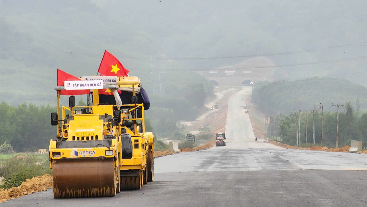 Bộ trưởng Bộ GTVT: Ho&agrave;n th&agrave;nh cao tốc Quảng Ng&atilde;i  - Ho&agrave;i Nhơn trong năm 2025- Ảnh 2.