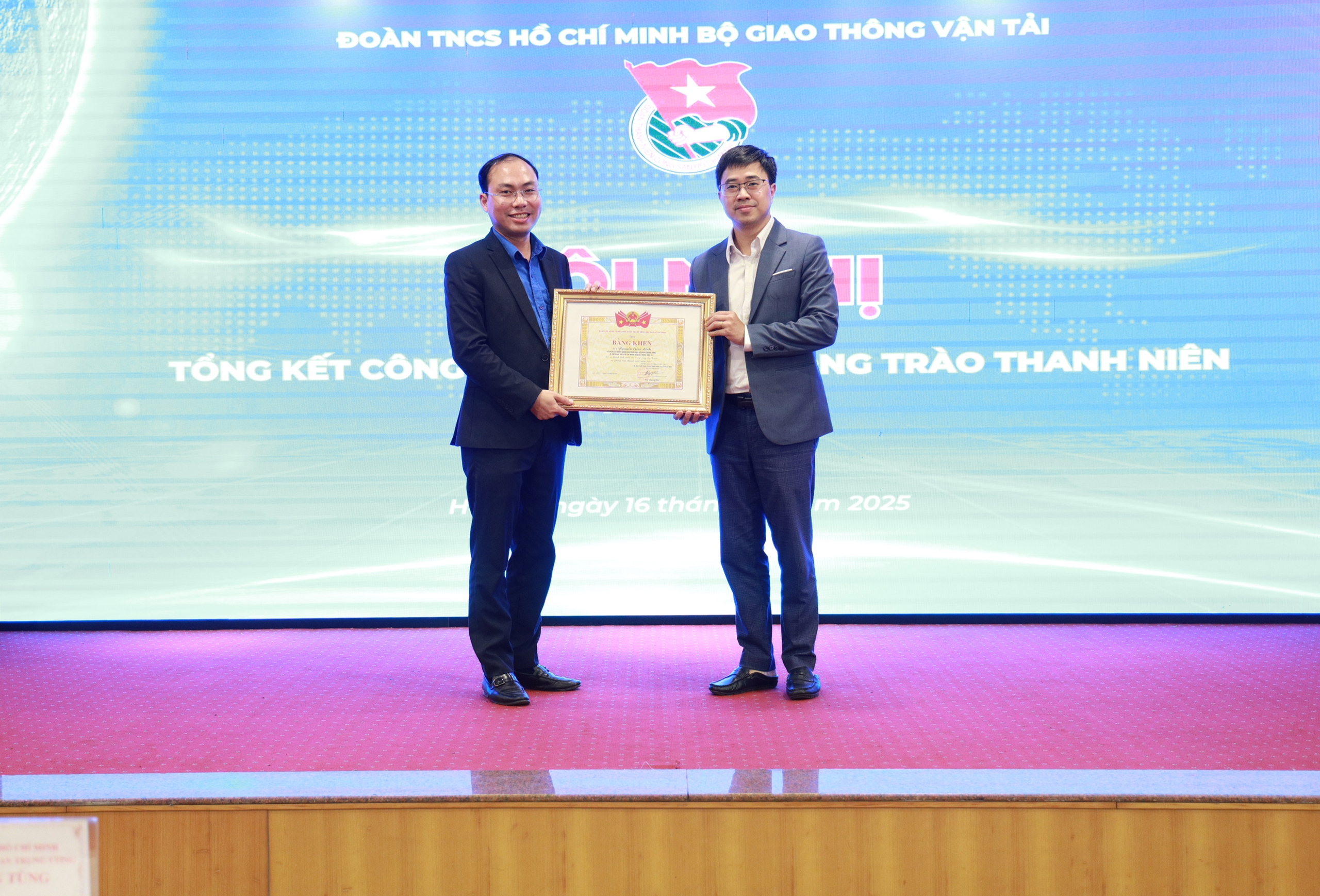 Đo&agrave;n Bộ GTVT nhận Cờ thi đua xuất sắc của Đo&agrave;n khối c&aacute;c cơ quan Trung ương- Ảnh 4.