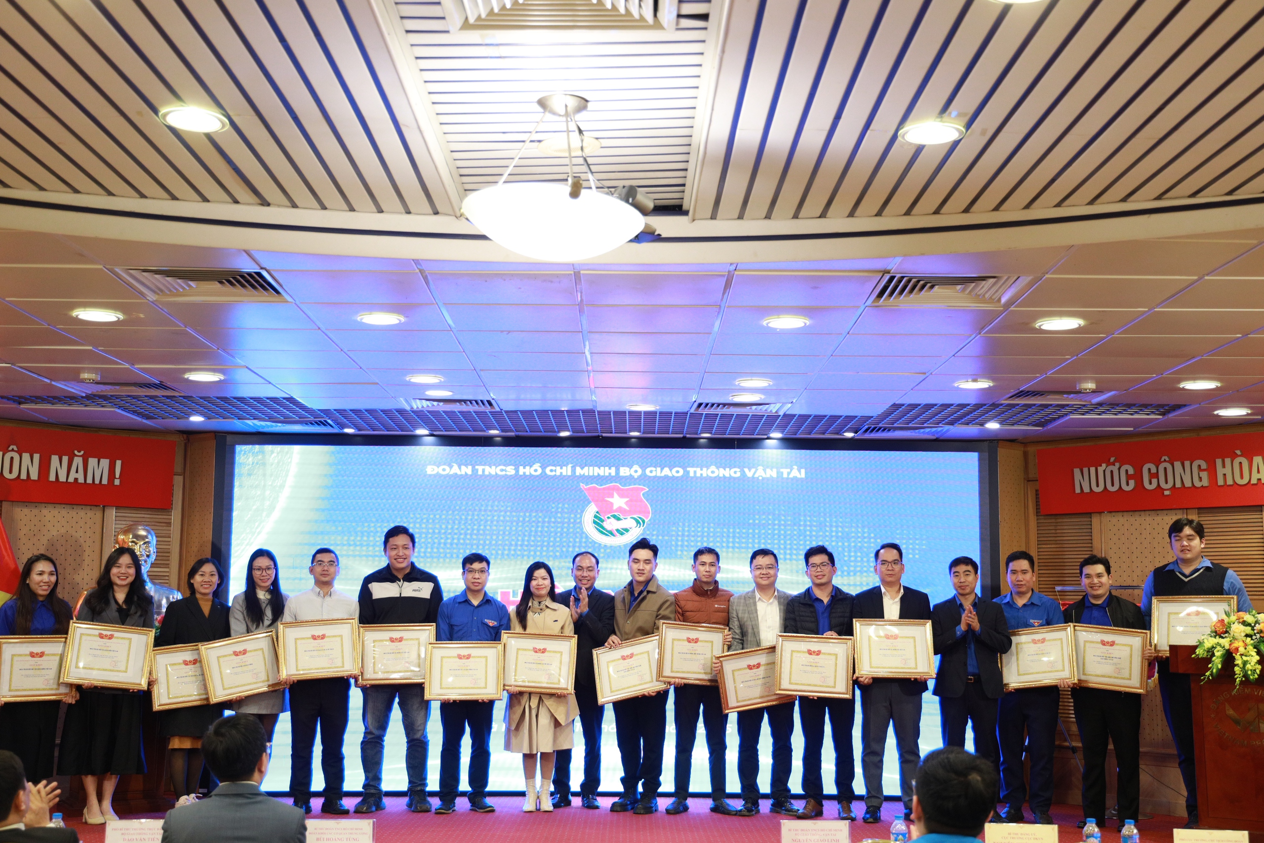 Đo&agrave;n Bộ GTVT nhận Cờ thi đua xuất sắc của Đo&agrave;n khối c&aacute;c cơ quan Trung ương- Ảnh 5.
