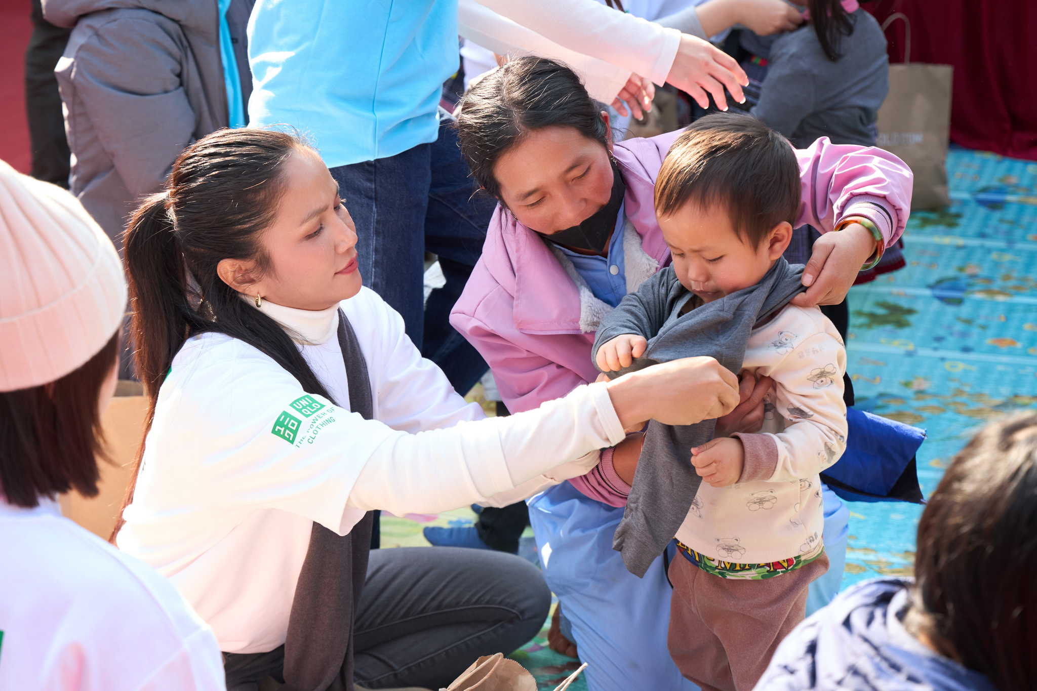 Hoa hậu H&rsquo;Hen Ni&ecirc; kh&aacute;nh th&agrave;nh điểm trường, tự tay l&agrave;m b&aacute;nh d&agrave;y trước thềm tết Ất Tỵ- Ảnh 3.