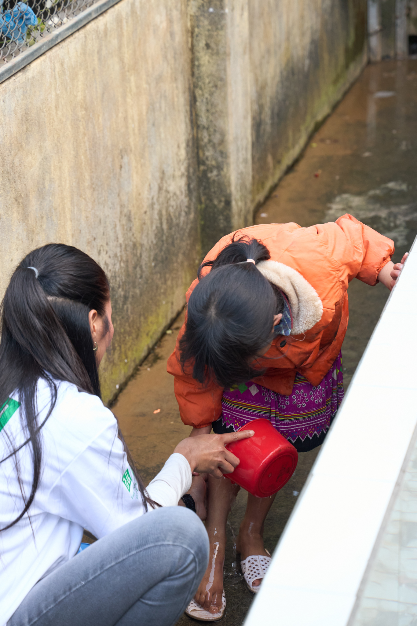 Hoa hậu H&rsquo;Hen Ni&ecirc; kh&aacute;nh th&agrave;nh điểm trường, tự tay l&agrave;m b&aacute;nh d&agrave;y trước thềm tết Ất Tỵ- Ảnh 9.