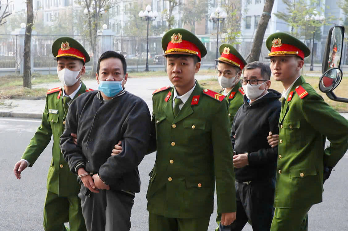 Cựu Chủ tịch B&igrave;nh Thuận L&ecirc; Tiến Phương hầu t&ograve;a vụ &aacute;n g&acirc;y thiệt hại 308 tỷ- Ảnh 1.