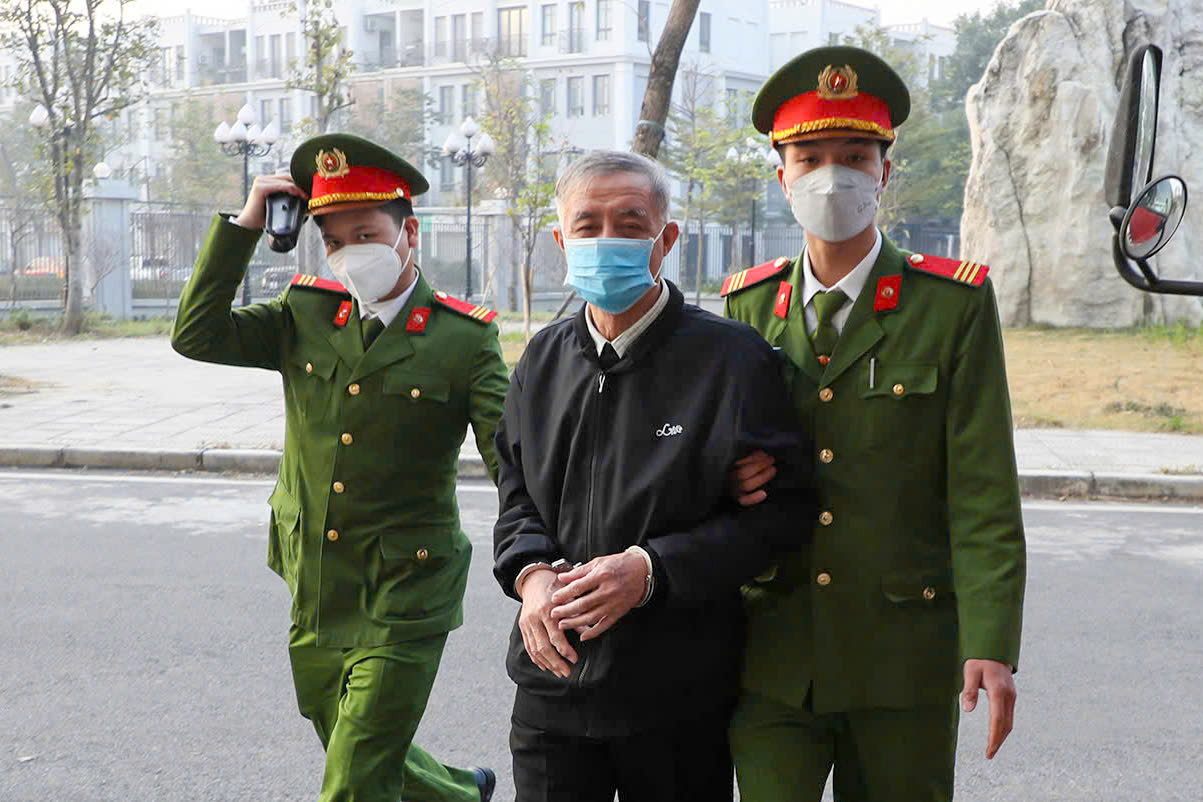 Cựu Chủ tịch B&igrave;nh Thuận L&ecirc; Tiến Phương hầu t&ograve;a vụ &aacute;n g&acirc;y thiệt hại 308 tỷ- Ảnh 3.