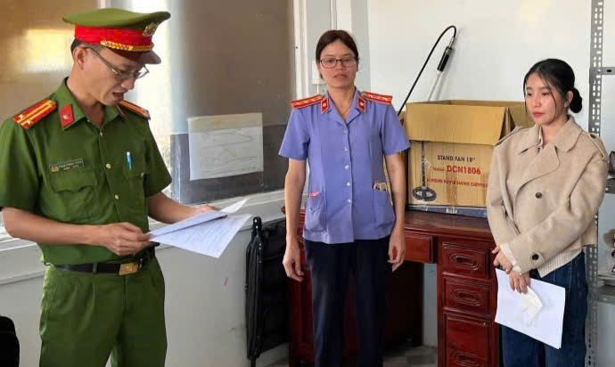 Nữ nh&acirc;n vi&ecirc;n ng&acirc;n h&agrave;ng lừa đảo chiếm đoạt gần 9,5 tỷ đồng- Ảnh 1.