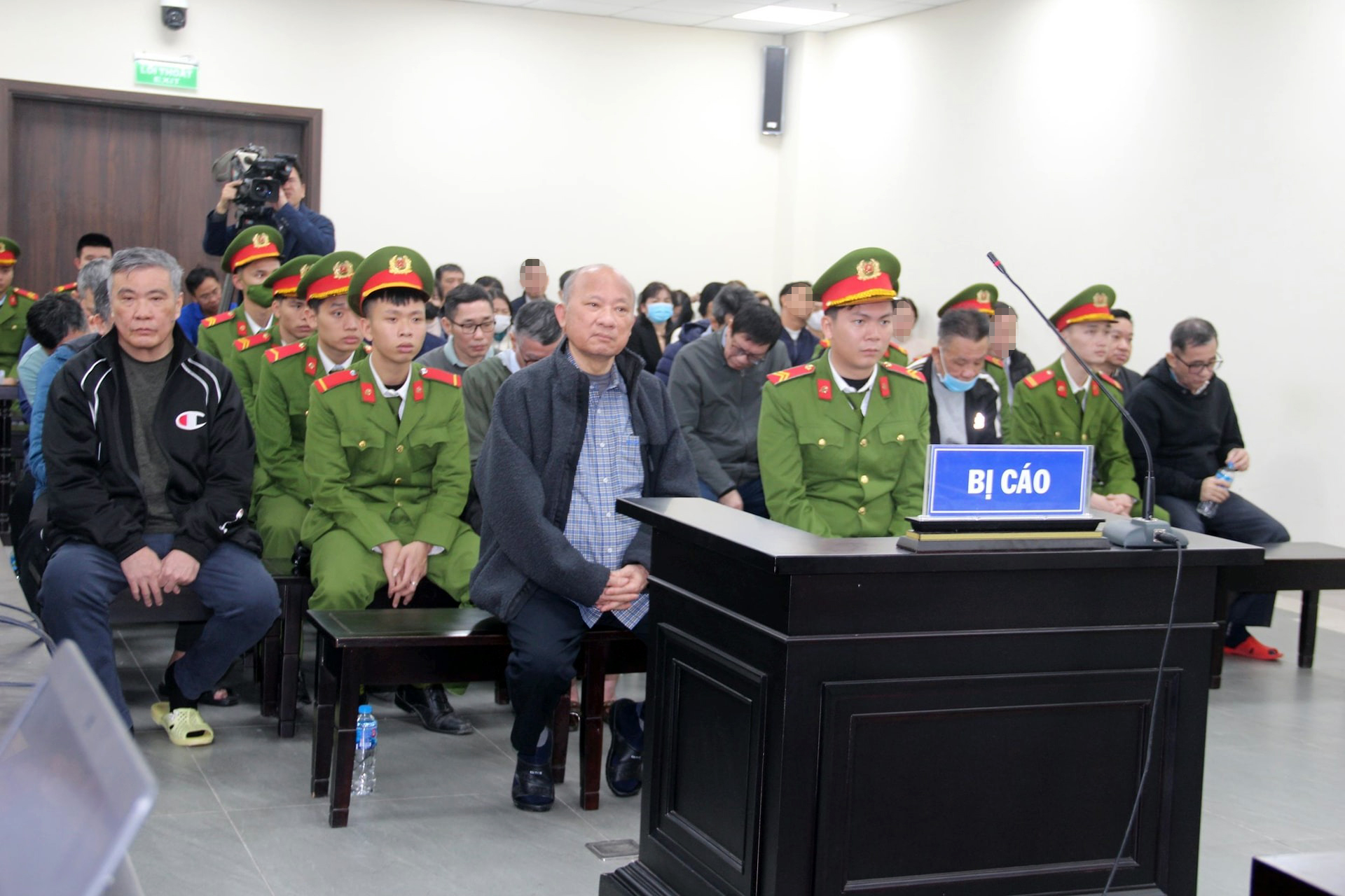 Cựu chủ tịch B&igrave;nh Thuận L&ecirc; Tiến Phương bị đề nghị mức &aacute;n 6-7 năm t&ugrave;- Ảnh 2.