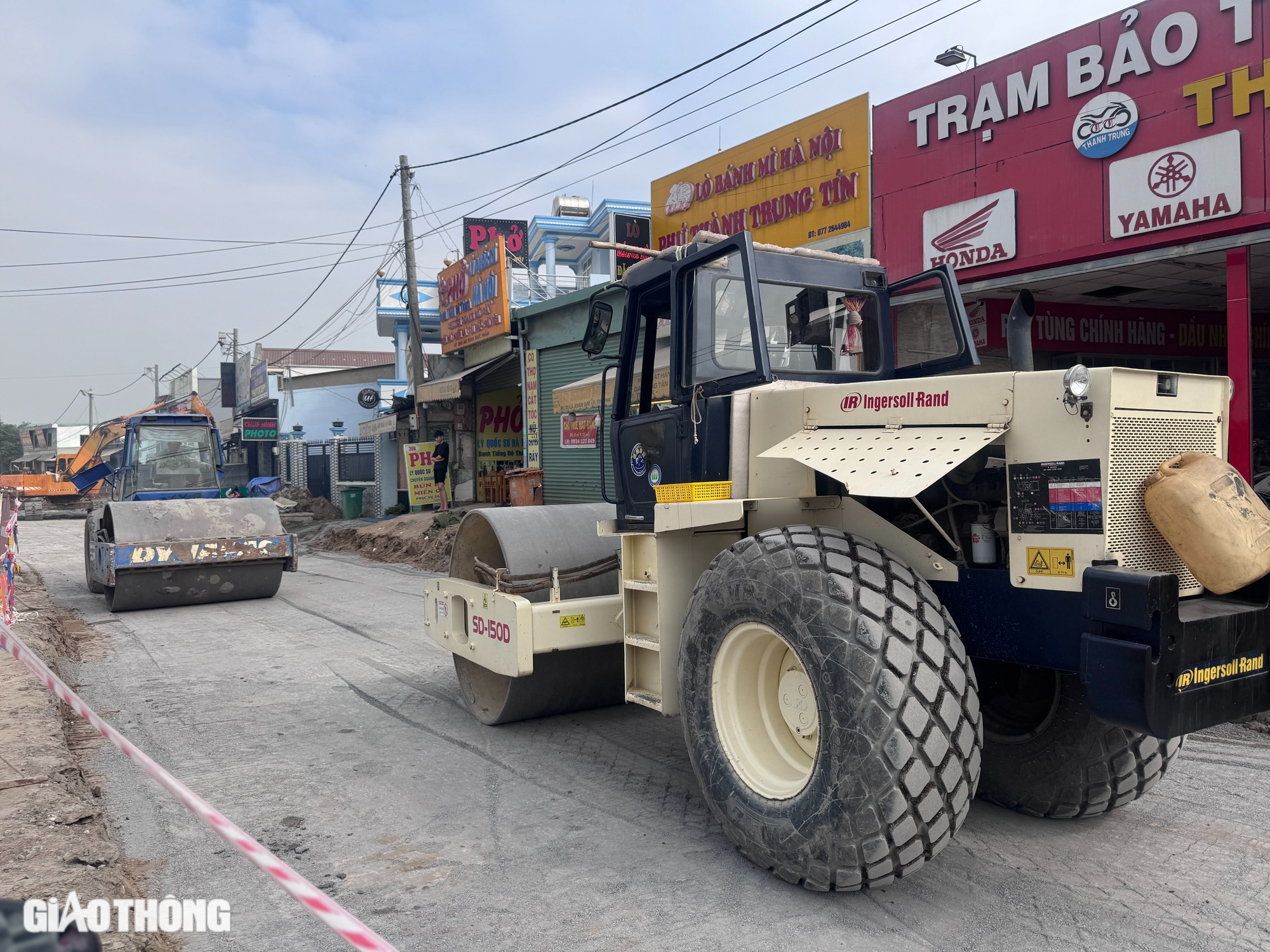 Thấp thỏm qua cầu cũ, người d&acirc;n ng&oacute;ng ng&agrave;y cầu Tăng Long mới ho&agrave;n th&agrave;nh- Ảnh 13.