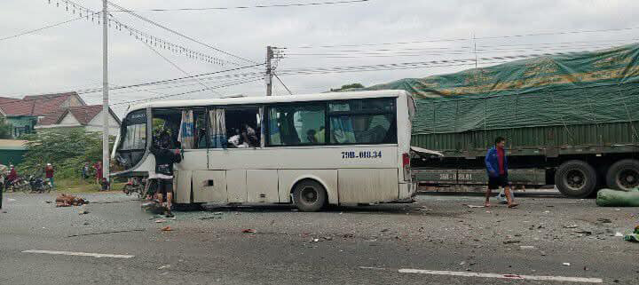 Tai nạn li&ecirc;n ho&agrave;n tr&ecirc;n quốc lộ, 1 người tử vong, nhiều người bị thương- Ảnh 1.