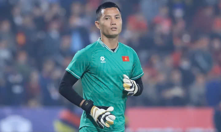 Thủ m&ocirc;n số 1 của tuyển Việt Nam tại AFF Cup 2024 lỡ v&ograve;ng loại giải ch&acirc;u &Aacute;?- Ảnh 1.