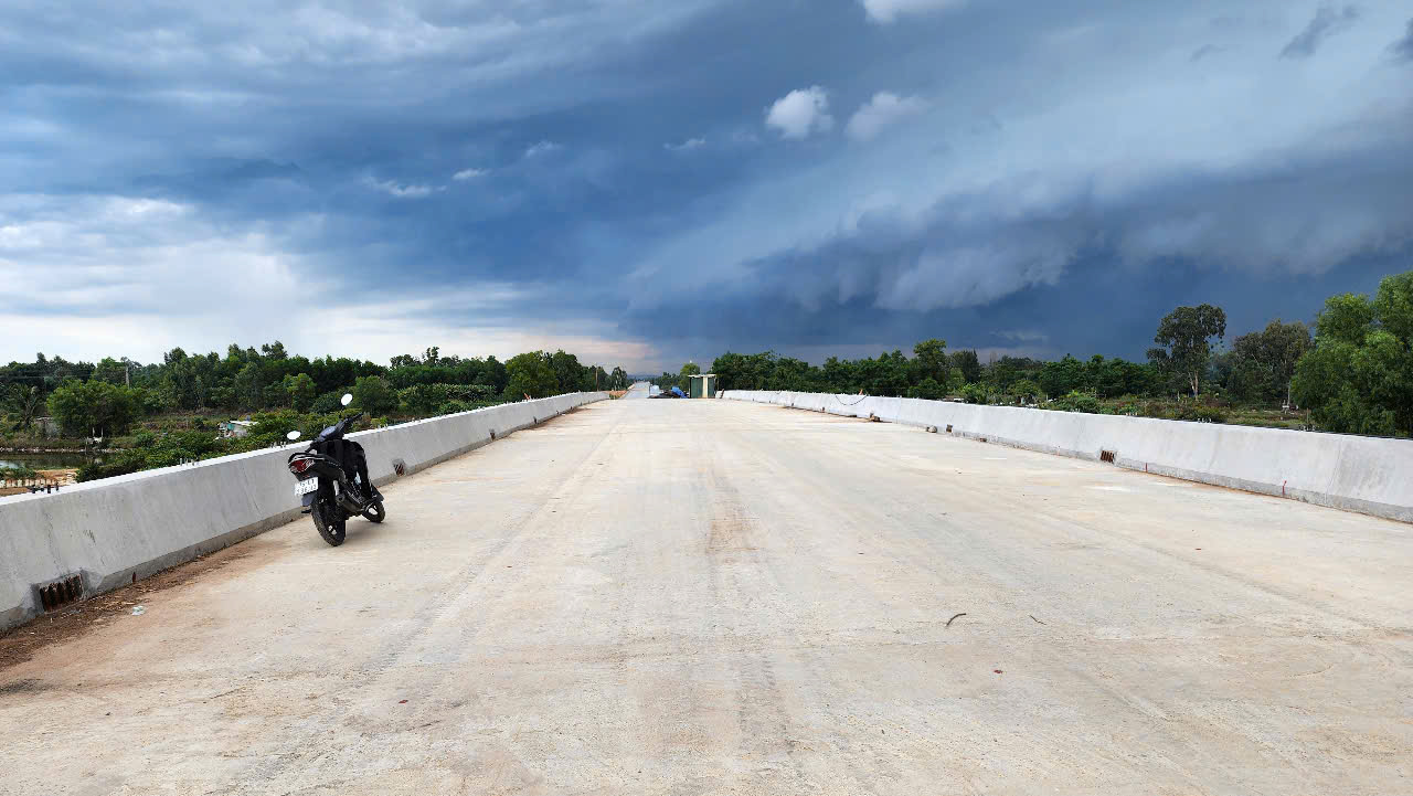 Quảng Ng&atilde;i gỡ vướng, đẩy tiến độ loạt dự &aacute;n giao th&ocirc;ng trọng điểm- Ảnh 2.