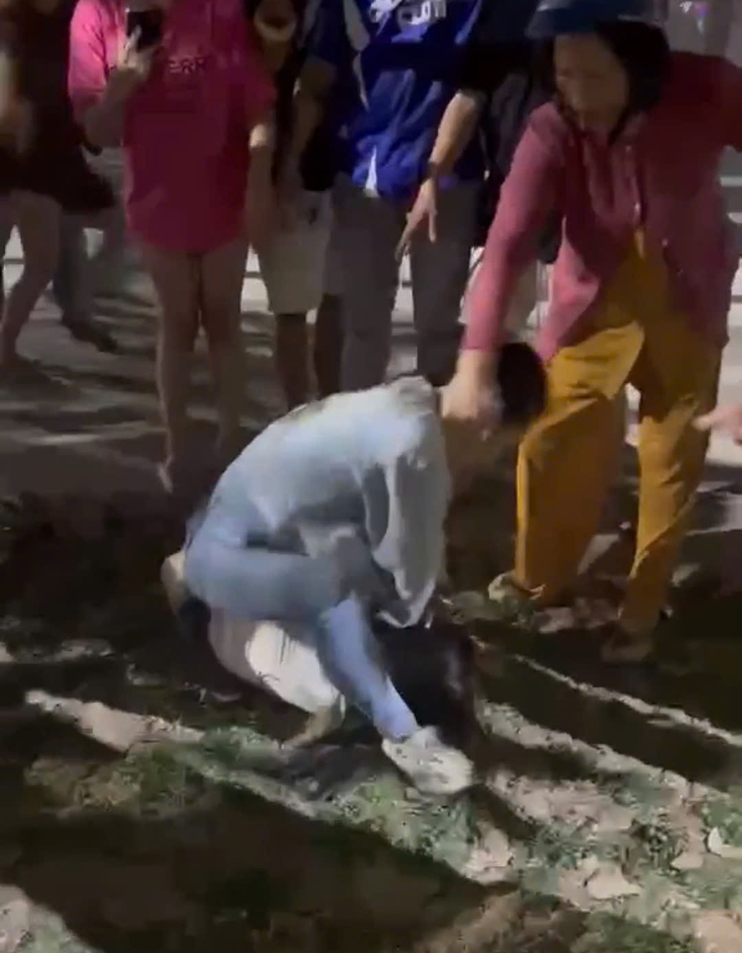 Điều tra vụ nữ nh&acirc;n vi&ecirc;n ng&acirc;n h&agrave;ng ở Cần Thơ bị đ&aacute;nh, x&eacute; quần &aacute;o- Ảnh 1.