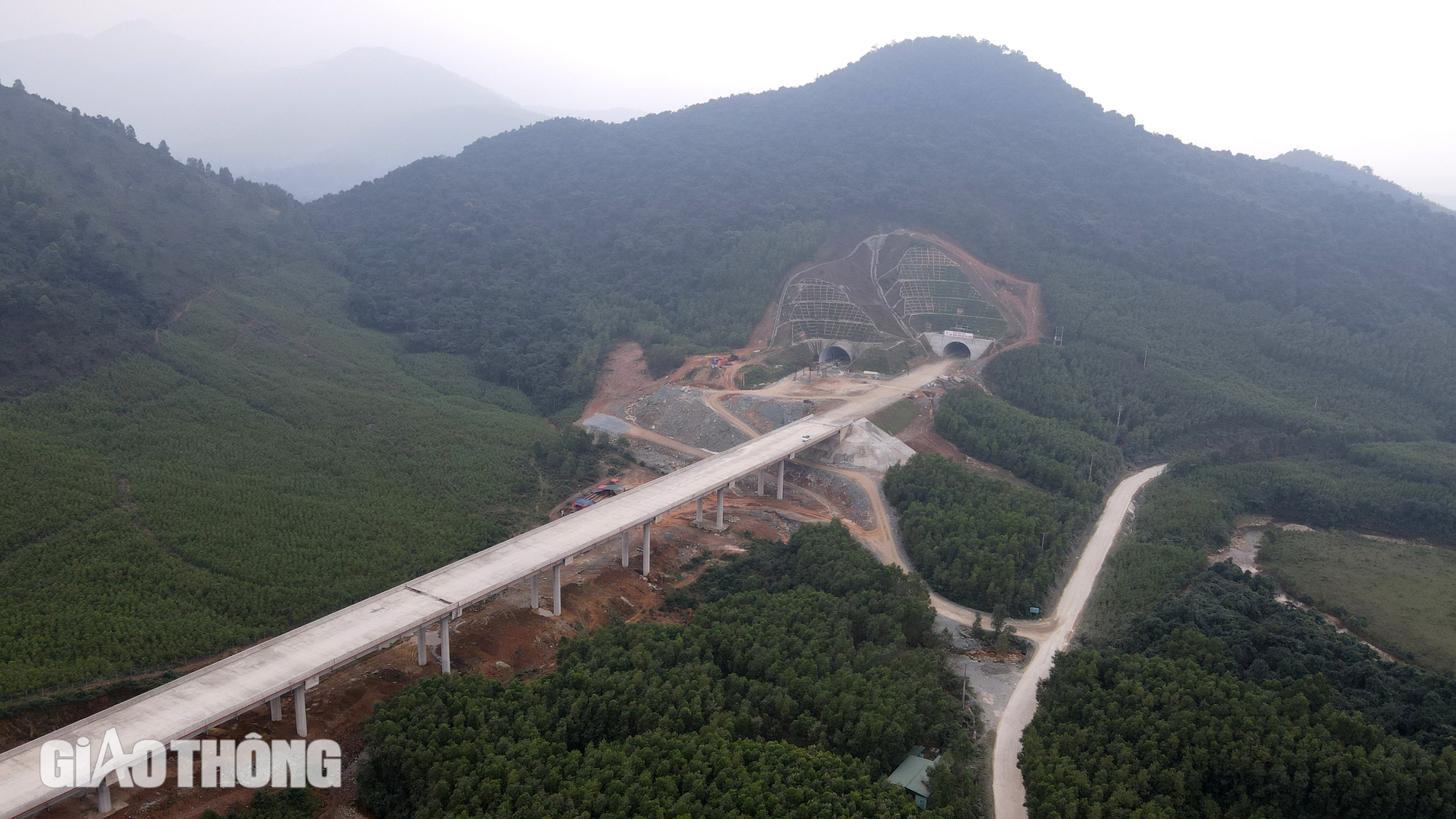 Những c&acirc;y cầu h&ugrave;ng vĩ tr&ecirc;n cao tốc Bắc - Nam qua H&agrave; Tĩnh- Ảnh 1.