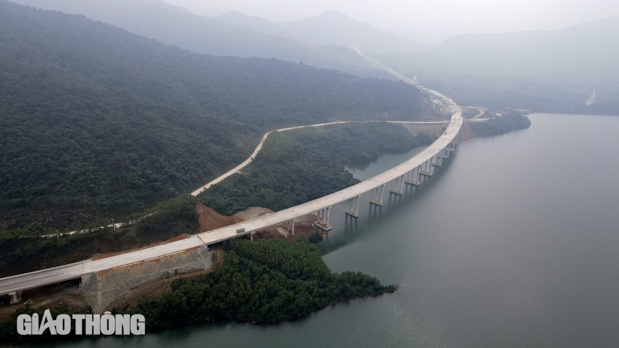Những c&acirc;y cầu h&ugrave;ng vĩ tr&ecirc;n cao tốc Bắc - Nam qua H&agrave; Tĩnh- Ảnh 2.