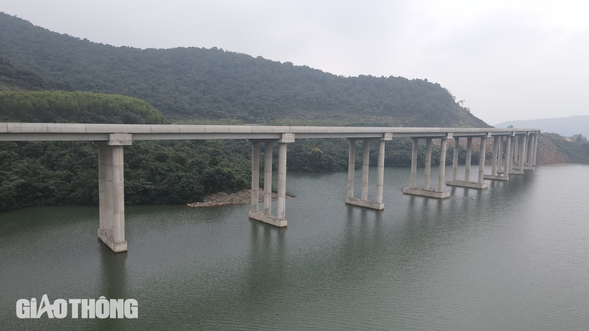Những c&acirc;y cầu h&ugrave;ng vĩ tr&ecirc;n cao tốc Bắc - Nam qua H&agrave; Tĩnh- Ảnh 4.