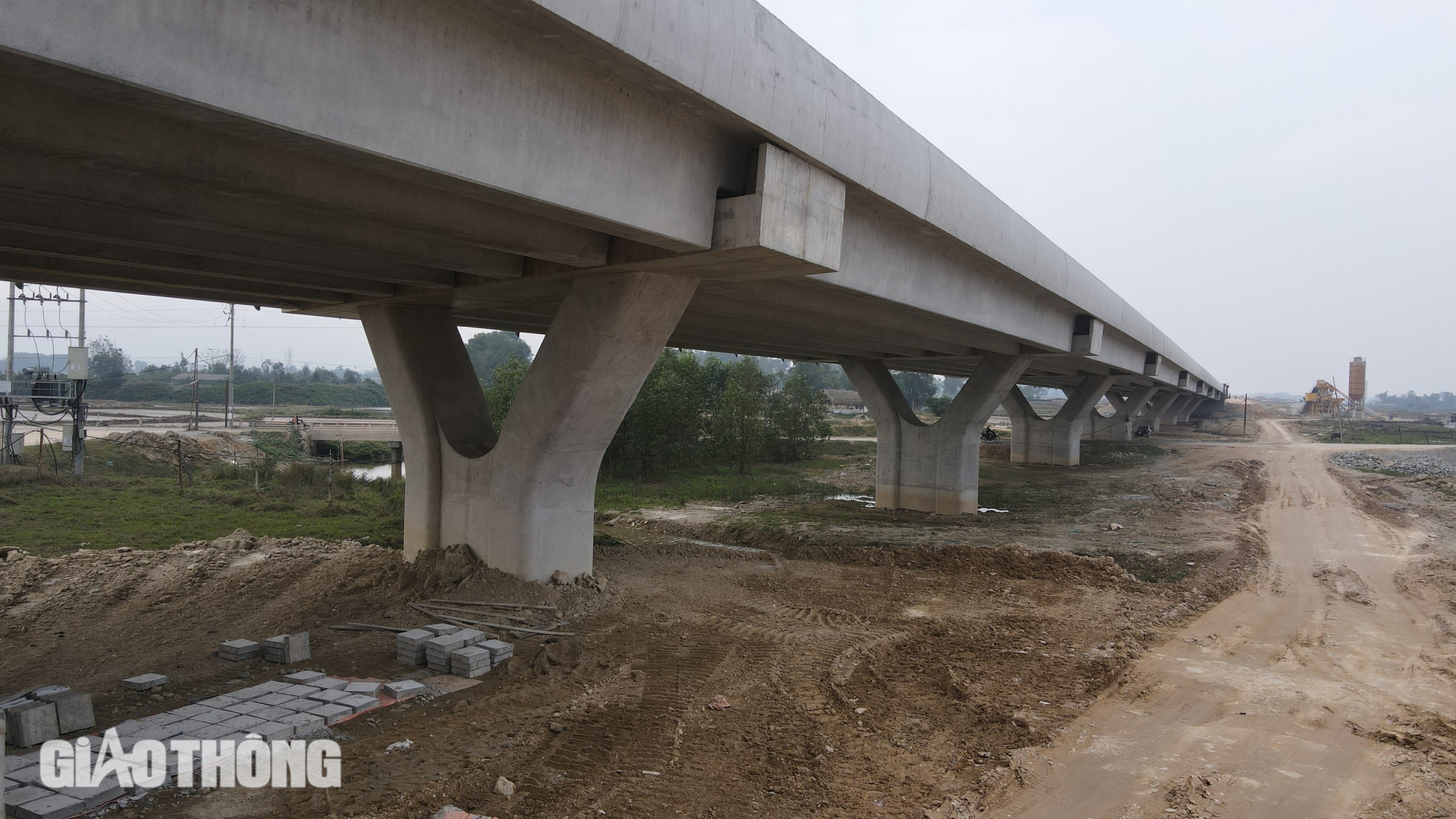 Những c&acirc;y cầu h&ugrave;ng vĩ tr&ecirc;n cao tốc Bắc - Nam qua H&agrave; Tĩnh- Ảnh 8.