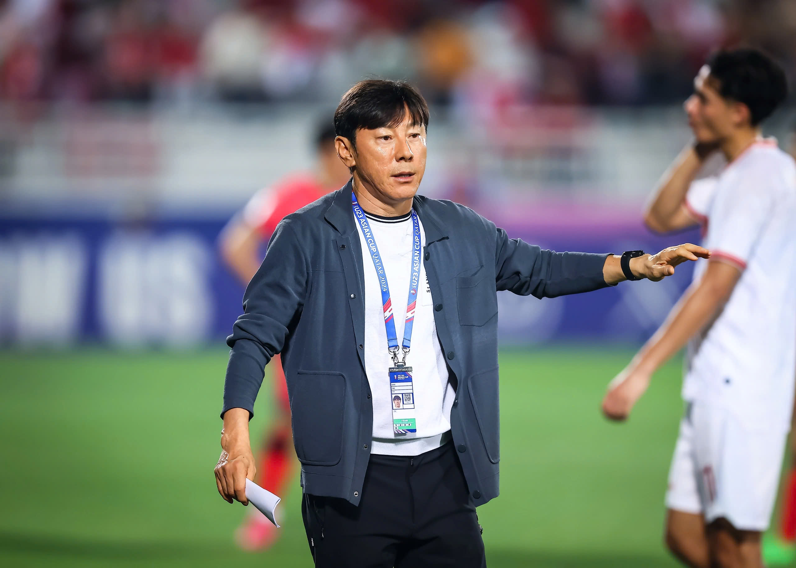 Bị sa thải theo c&aacute;ch tức tưởi, HLV Shin Tae-yong vẫn ở lại Indonesia để l&agrave;m 1 việc bất ngờ- Ảnh 1.