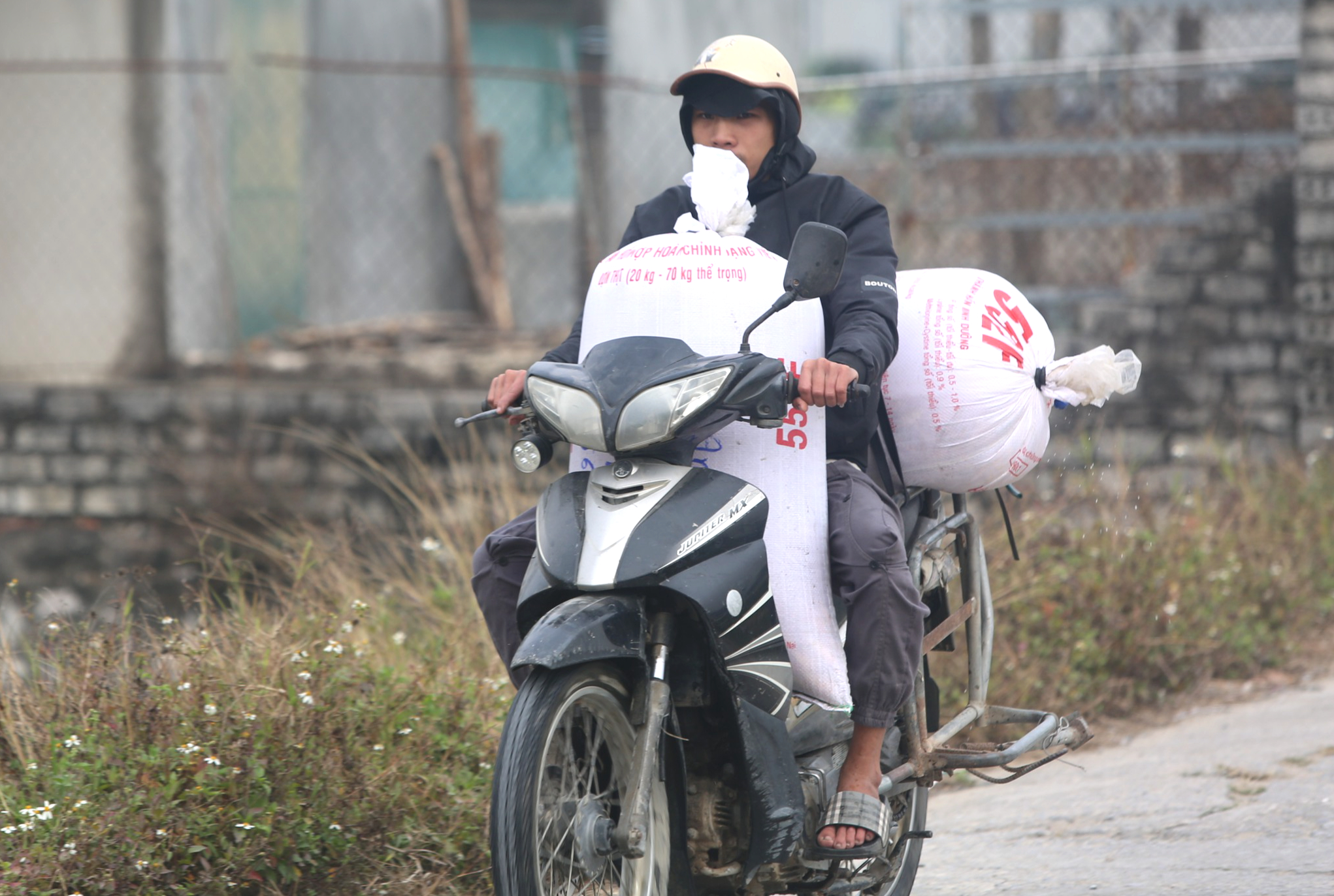 L&agrave;ng sản xuất "phương tiện" cho &ocirc;ng C&ocirc;ng, &ocirc;ng T&aacute;o hối hả thu hoạch- Ảnh 12.