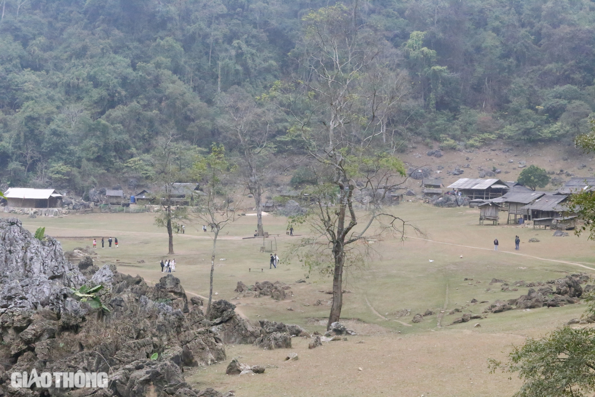 Khám phá vẻ đẹp lạ kỳ “làng nguyên thủy” ở cao nguyên Mộc Châu- Ảnh 3. Khám phá vẻ đẹp lạ kỳ “làng nguyên thủy” ở cao nguyên Mộc Châu- Ảnh 3.