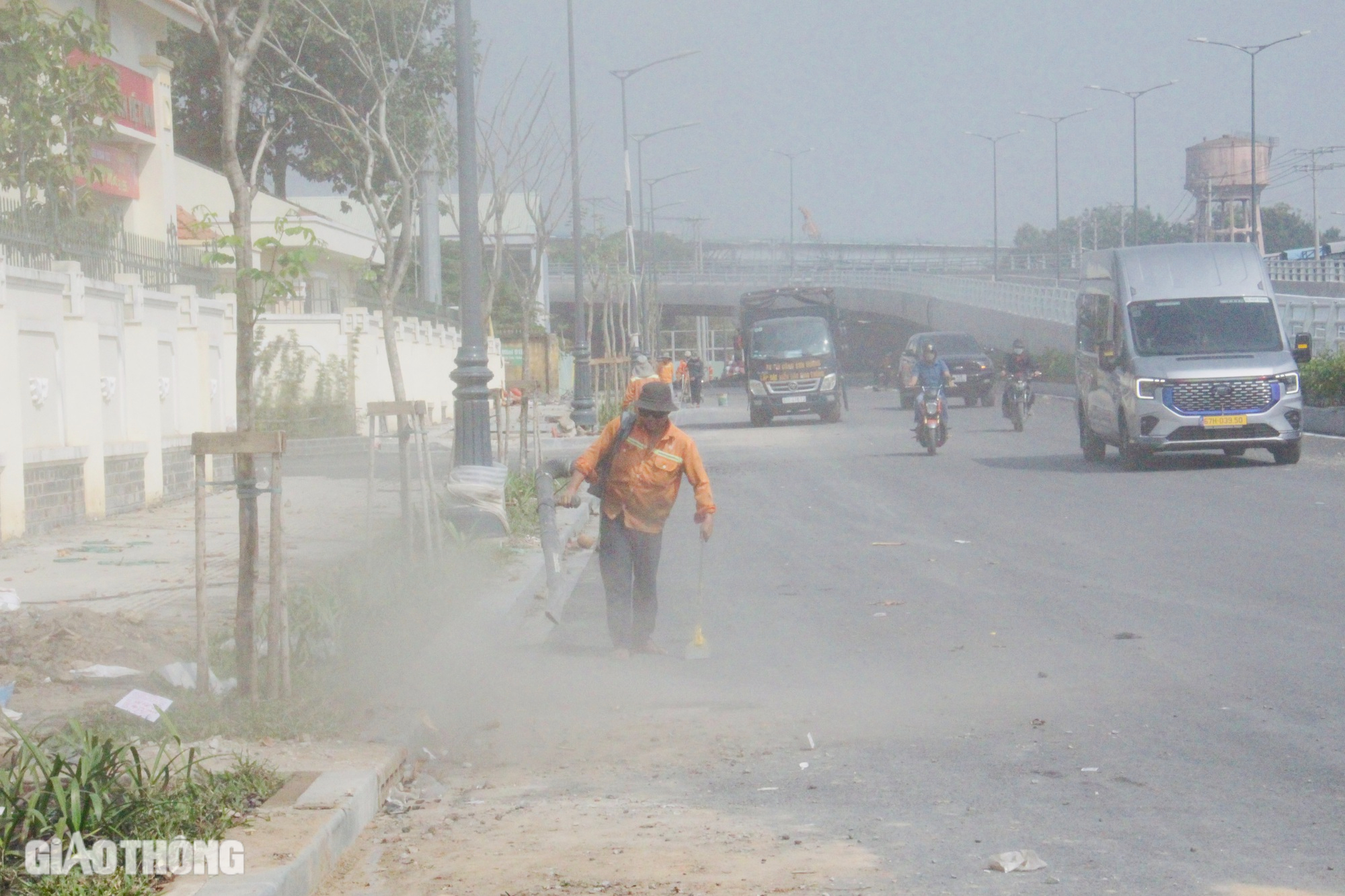 Cận cảnh hai tuyến đường chống &ugrave;n tắc s&acirc;n bay T&acirc;n Sơn Nhất trước ng&agrave;y th&ocirc;ng xe- Ảnh 12.