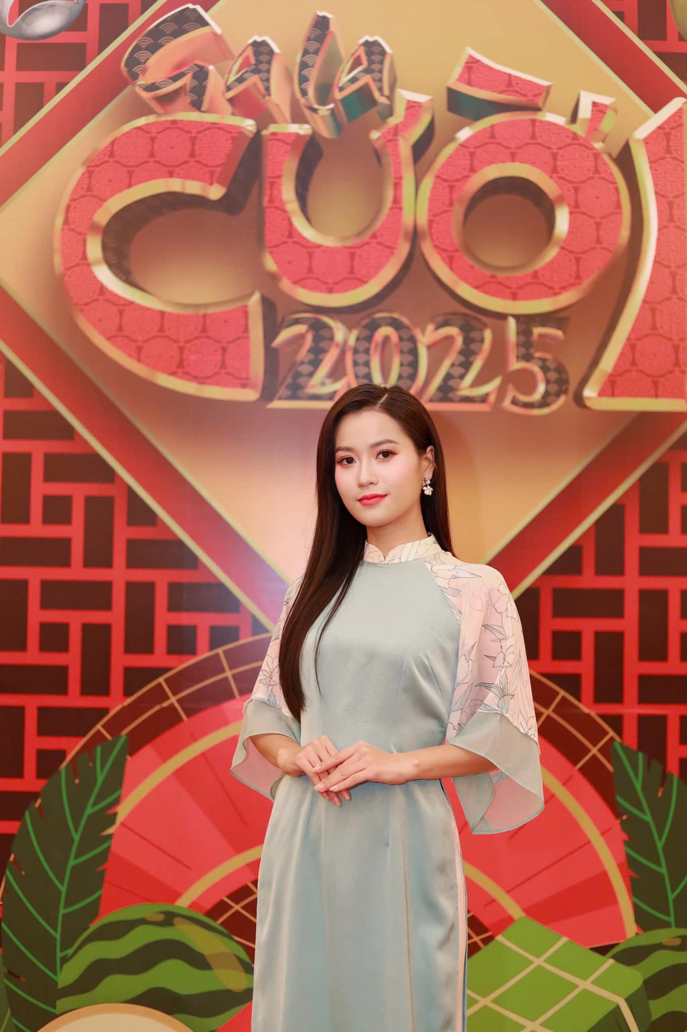 L&acirc;m Vỹ Dạ kể lại thời &ocirc;m con 3 th&aacute;ng tuổi chạy show Tết- Ảnh 1.