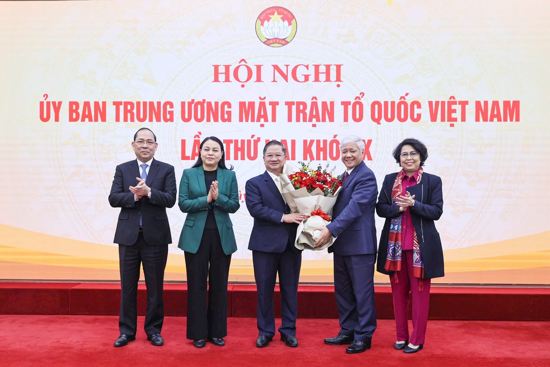 Chủ tịch Cần Thơ l&agrave;m Ph&oacute; chủ tịch Ủy ban Trung ương MTTQ Việt Nam- Ảnh 1.