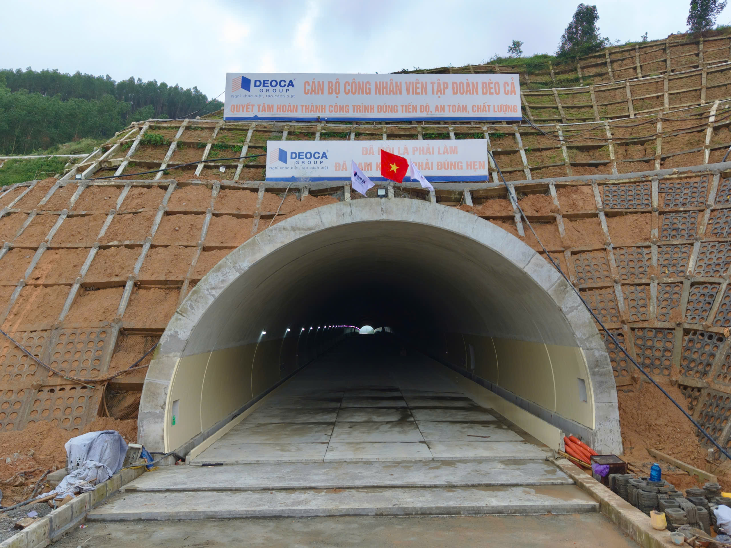 Rầm rập tiếng máy trên công trường cao tốc Quảng Ngãi - Hoài Nhơn ngày cận Tết- Ảnh 6. Rầm rập tiếng máy trên công trường cao tốc Quảng Ngãi - Hoài Nhơn ngày cận Tết- Ảnh 6.