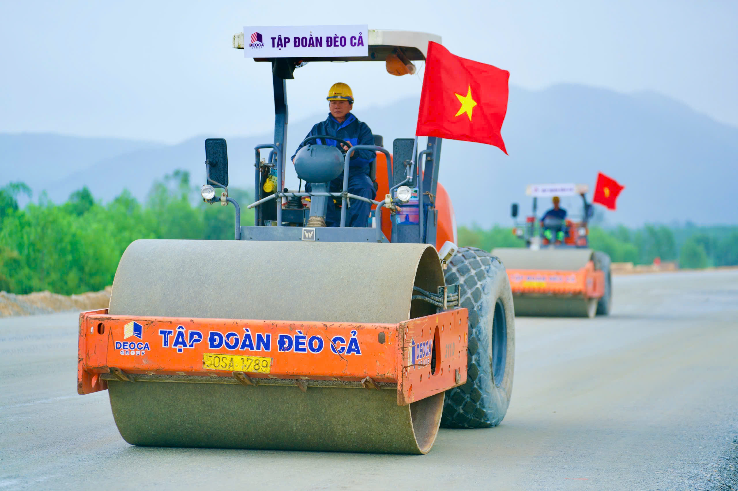 Rầm rập tiếng máy trên công trường cao tốc Quảng Ngãi - Hoài Nhơn ngày cận Tết- Ảnh 10. Rầm rập tiếng máy trên công trường cao tốc Quảng Ngãi - Hoài Nhơn ngày cận Tết- Ảnh 10.