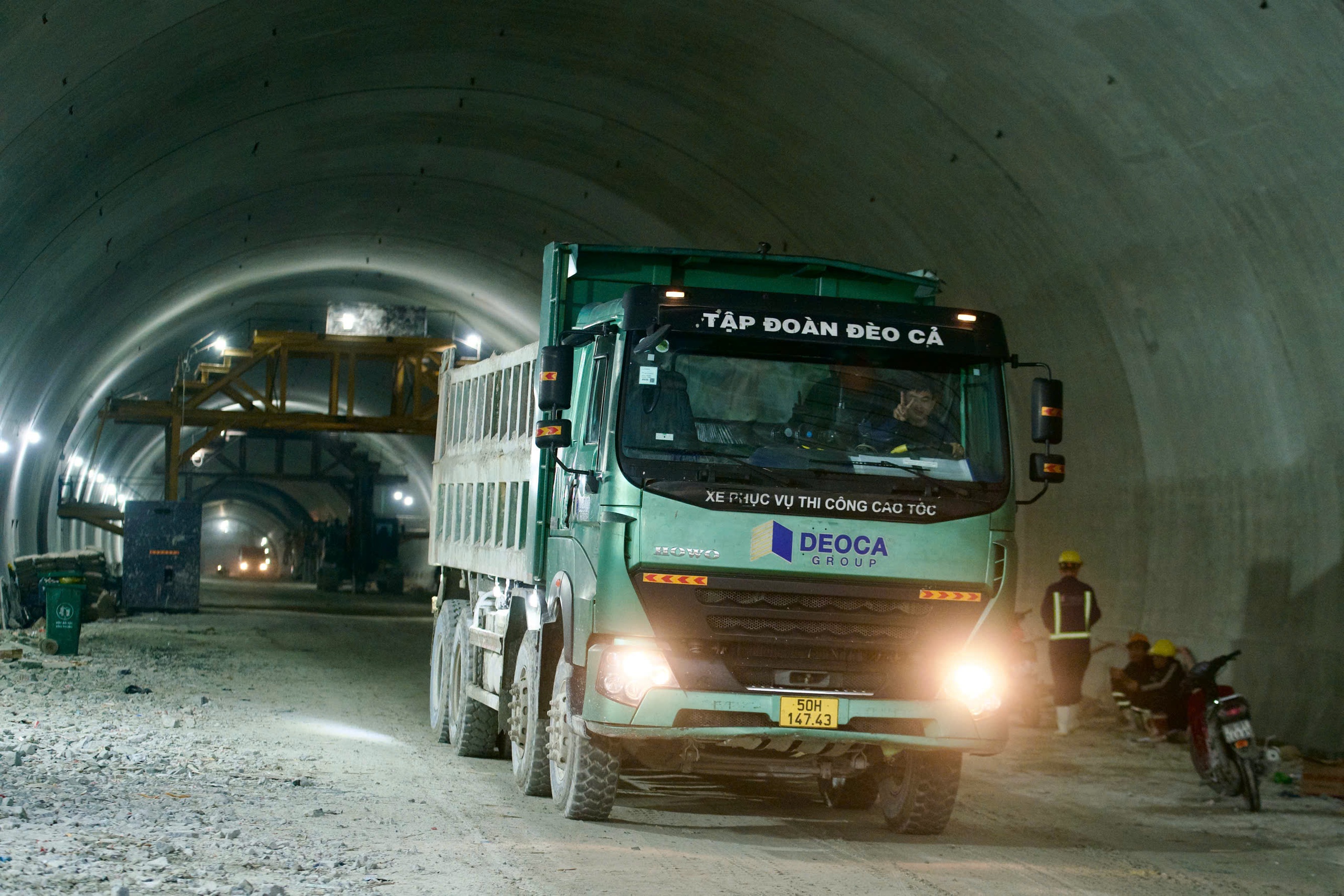 Rầm rập tiếng máy trên công trường cao tốc Quảng Ngãi - Hoài Nhơn ngày cận Tết- Ảnh 9. Rầm rập tiếng máy trên công trường cao tốc Quảng Ngãi - Hoài Nhơn ngày cận Tết- Ảnh 9.