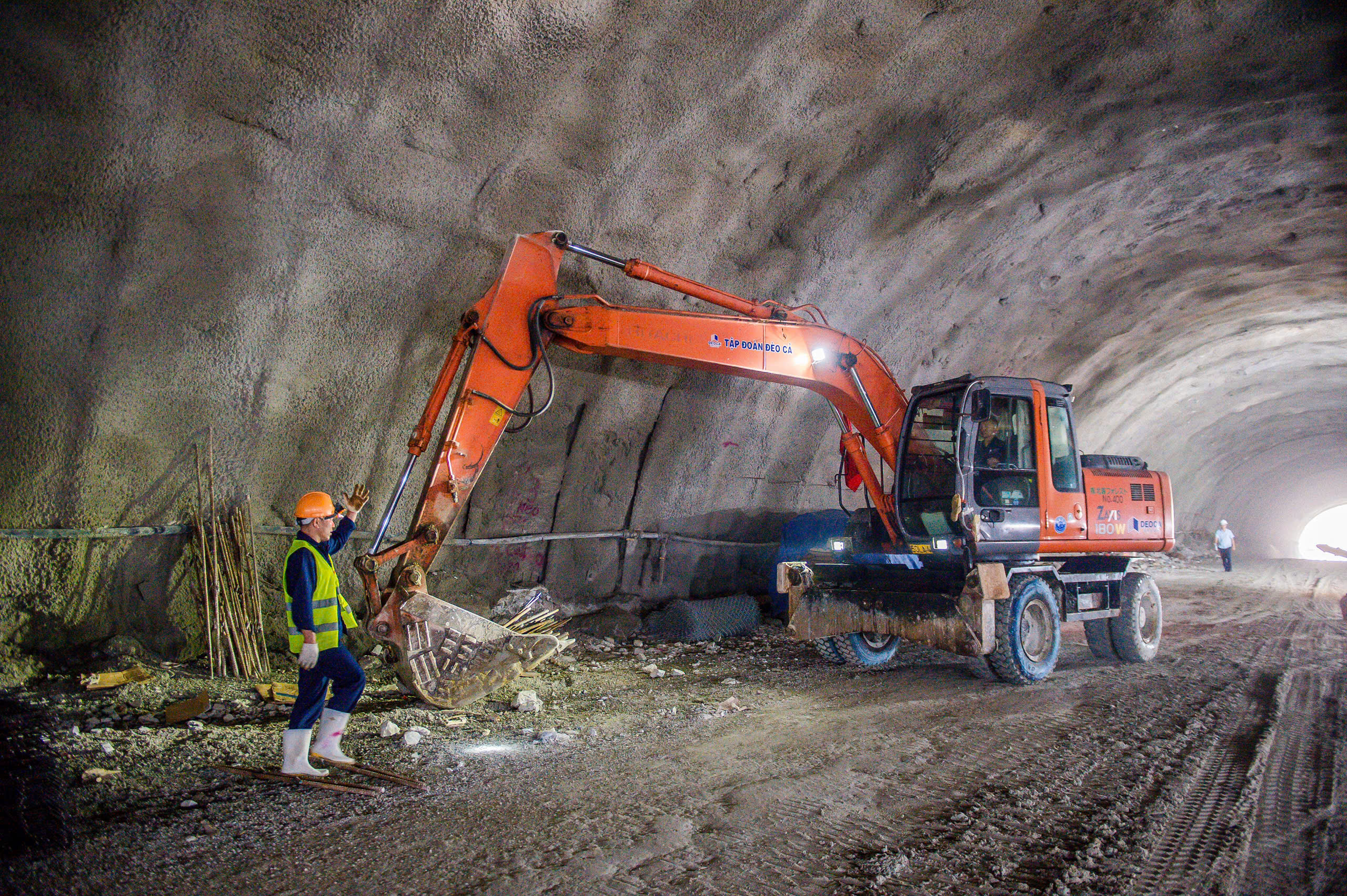 Rầm rập tiếng máy trên công trường cao tốc Quảng Ngãi - Hoài Nhơn ngày cận Tết- Ảnh 8. Rầm rập tiếng máy trên công trường cao tốc Quảng Ngãi - Hoài Nhơn ngày cận Tết- Ảnh 8.