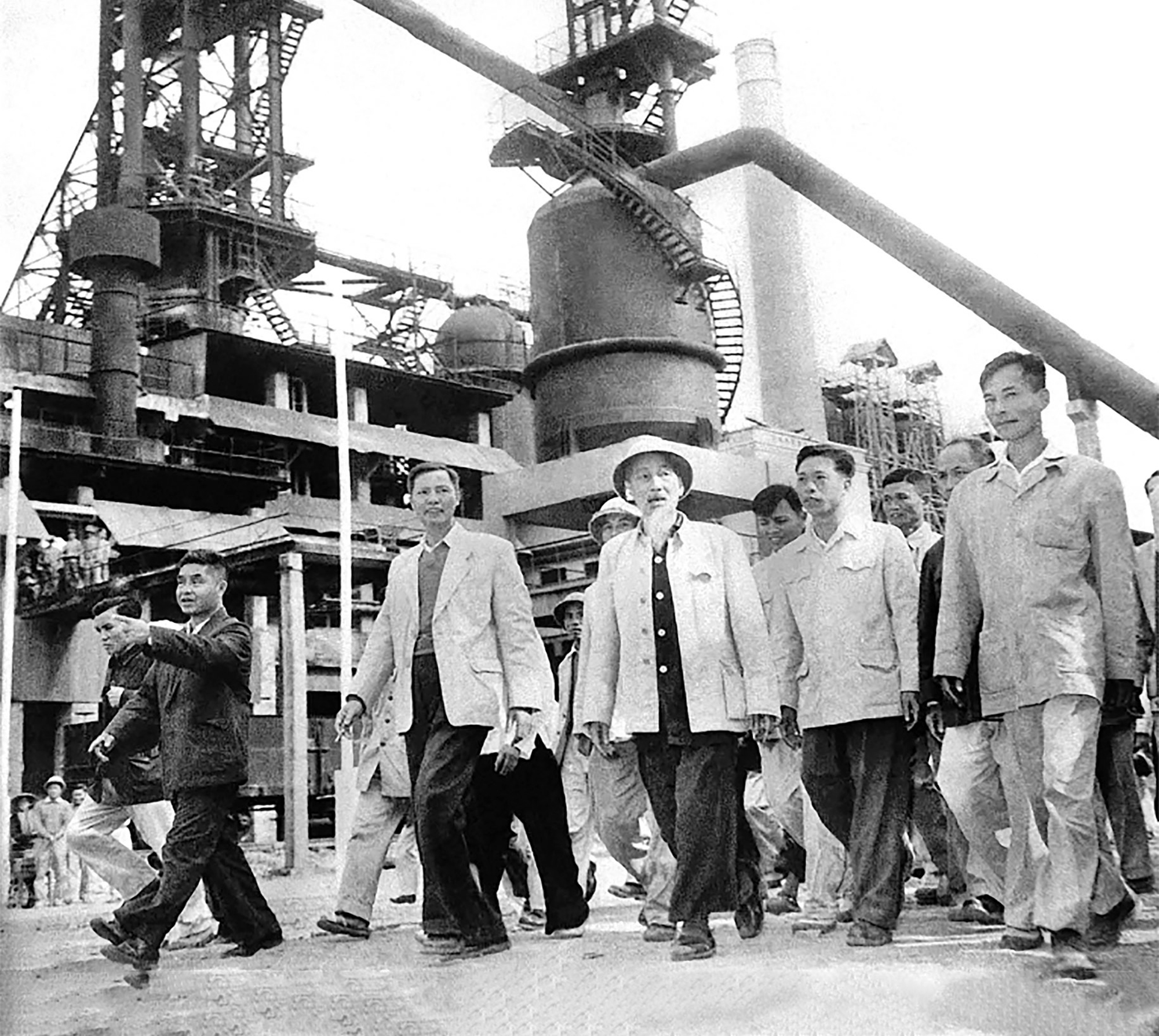 Hiện thực h&oacute;a kh&aacute;t vọng phồn vinh- Ảnh 1.