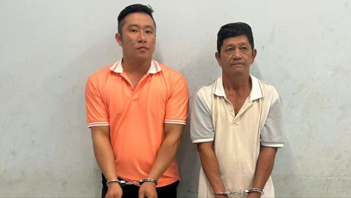 Cha vợ, con rể bị khởi tố, bắt tạm giam v&igrave; d&ugrave;ng gậy đ&aacute;nh t&agrave;i xế xe c&ocirc;ng nghệ- Ảnh 1.