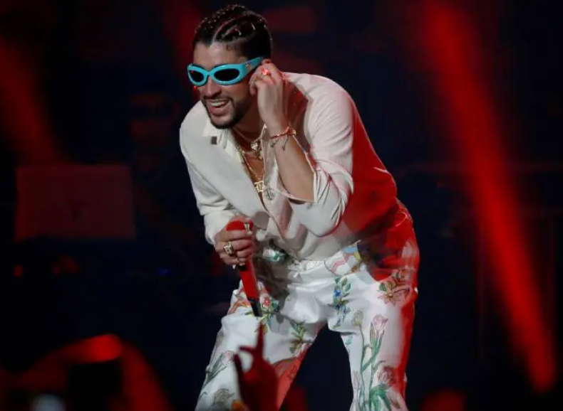 Bad Bunny - ch&agrave;ng ca sĩ trẻ đ&atilde; đ&aacute;nh bại Taylor Swift- Ảnh 6.
