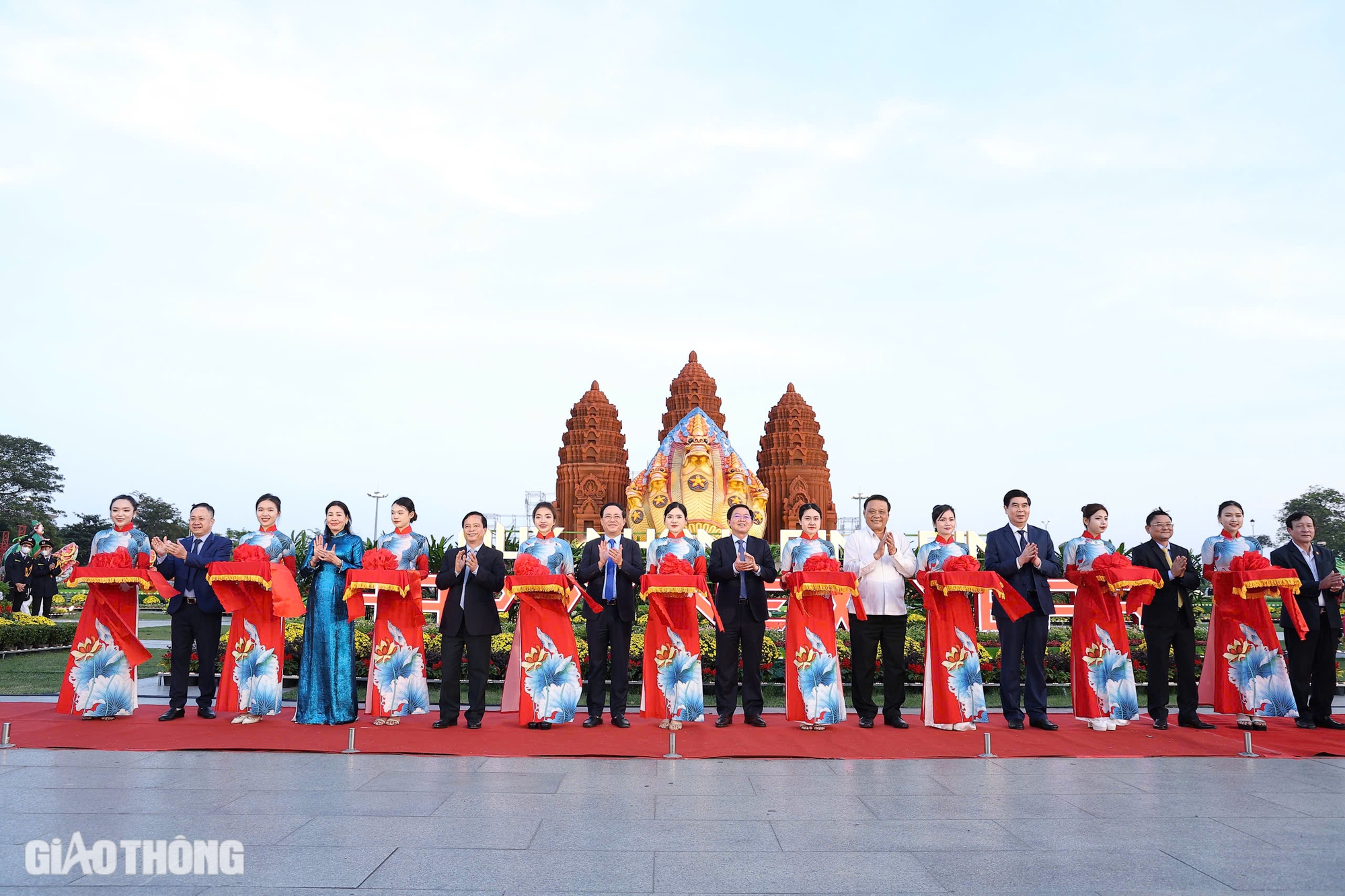 Độc đáo linh vật rắn Naga 5 đầu tại Bình Định- Ảnh 1. Độc đáo linh vật rắn Naga 5 đầu tại Bình Định- Ảnh 1.