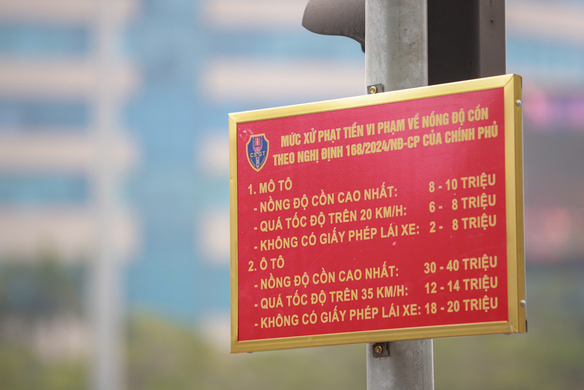 H&agrave; Nội: Lắp biển tuy&ecirc;n truyền mức phạt theo Nghị định 168 tại 58 n&uacute;t giao- Ảnh 2.