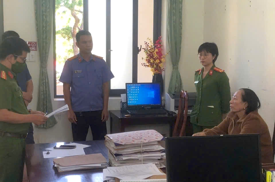 Bắt người phụ nữ lừa b&aacute;n c&acirc;y cao su, chiếm đoạt h&agrave;ng trăm triệu đồng- Ảnh 1.