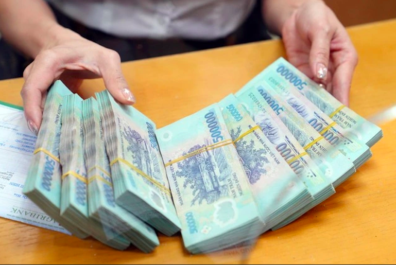 Đổi tiền mới "cắt" ph&iacute; sẽ bị xử l&yacute; ra sao?- Ảnh 2.