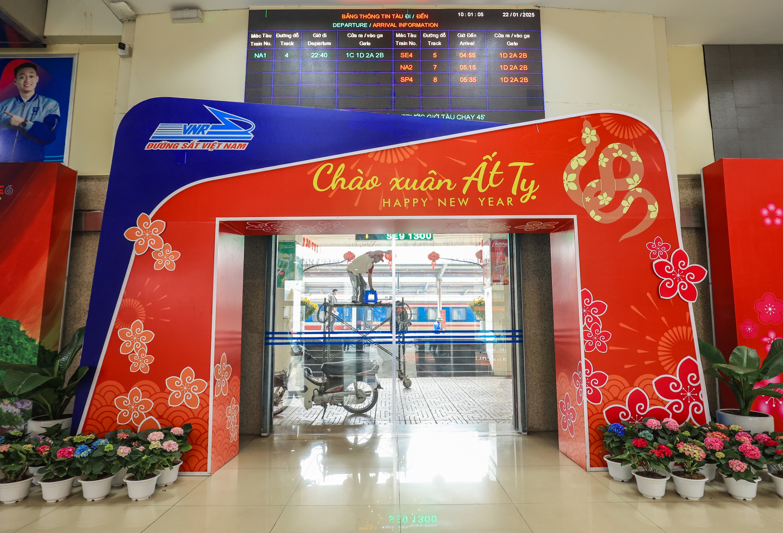 Ga Long Bi&ecirc;n, H&agrave; Nội trang ho&agrave;ng rực rỡ đ&oacute;n Tết- Ảnh 11.