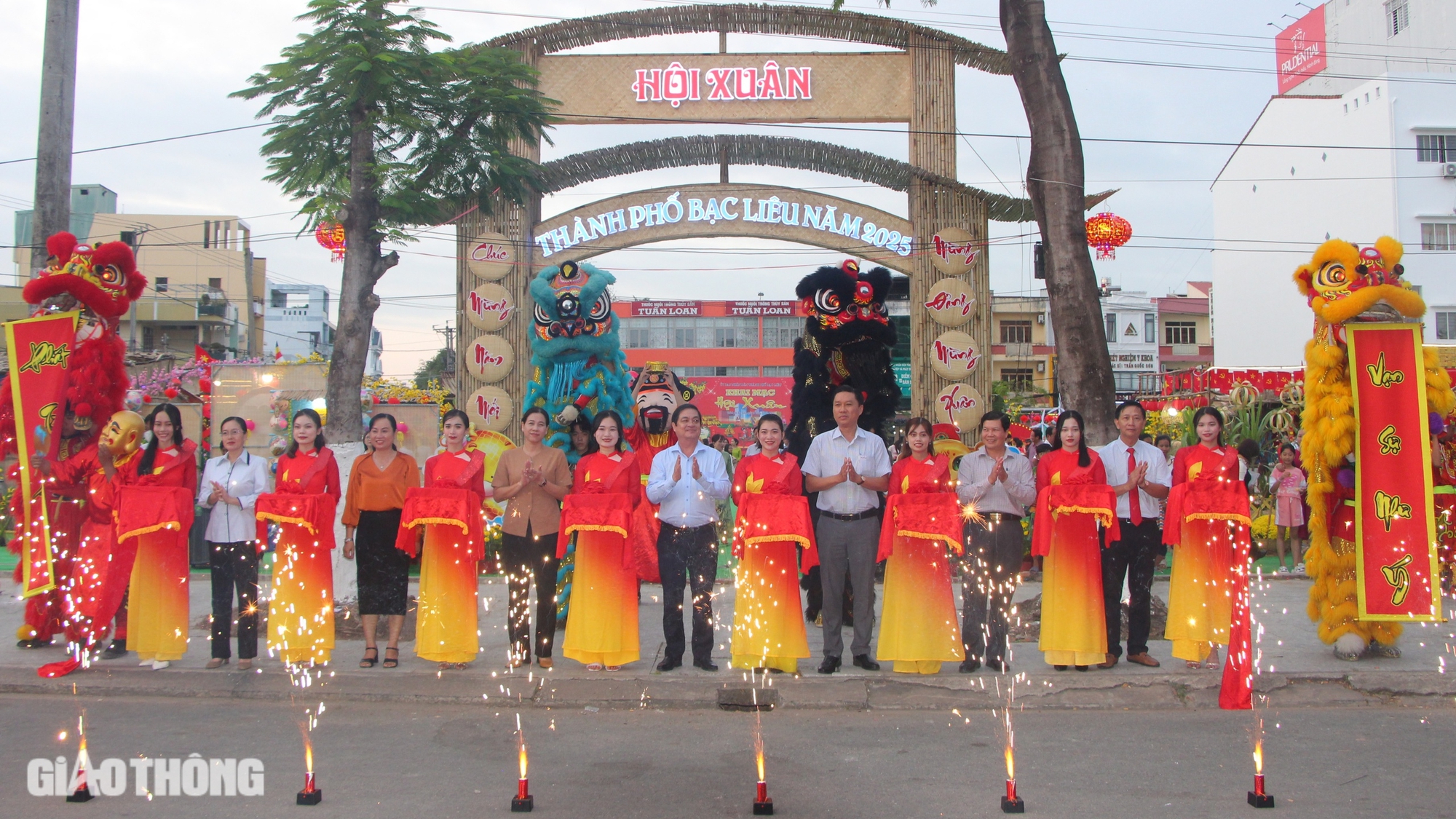 "Chợ quê ngày Tết" ở Bạc Liêu có gì đặc biệt?- Ảnh 1. "Chợ quê ngày Tết" ở Bạc Liêu có gì đặc biệt?- Ảnh 1.