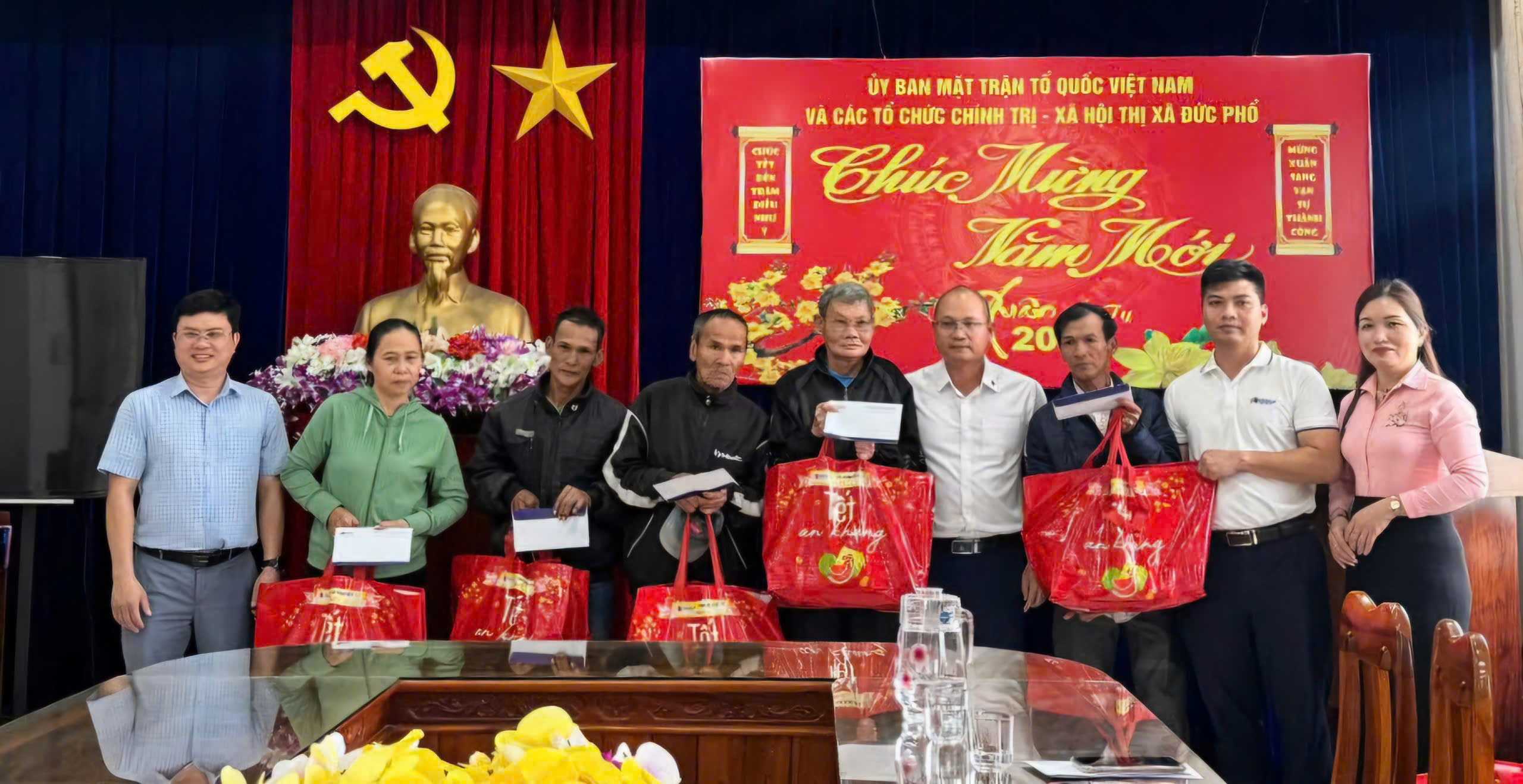 Tập đo&agrave;n Đ&egrave;o Cả trao gần 500 phần qu&agrave; Tết cho c&aacute;c gia đ&igrave;nh c&oacute; ho&agrave;n cảnh kh&oacute; khăn- Ảnh 2.