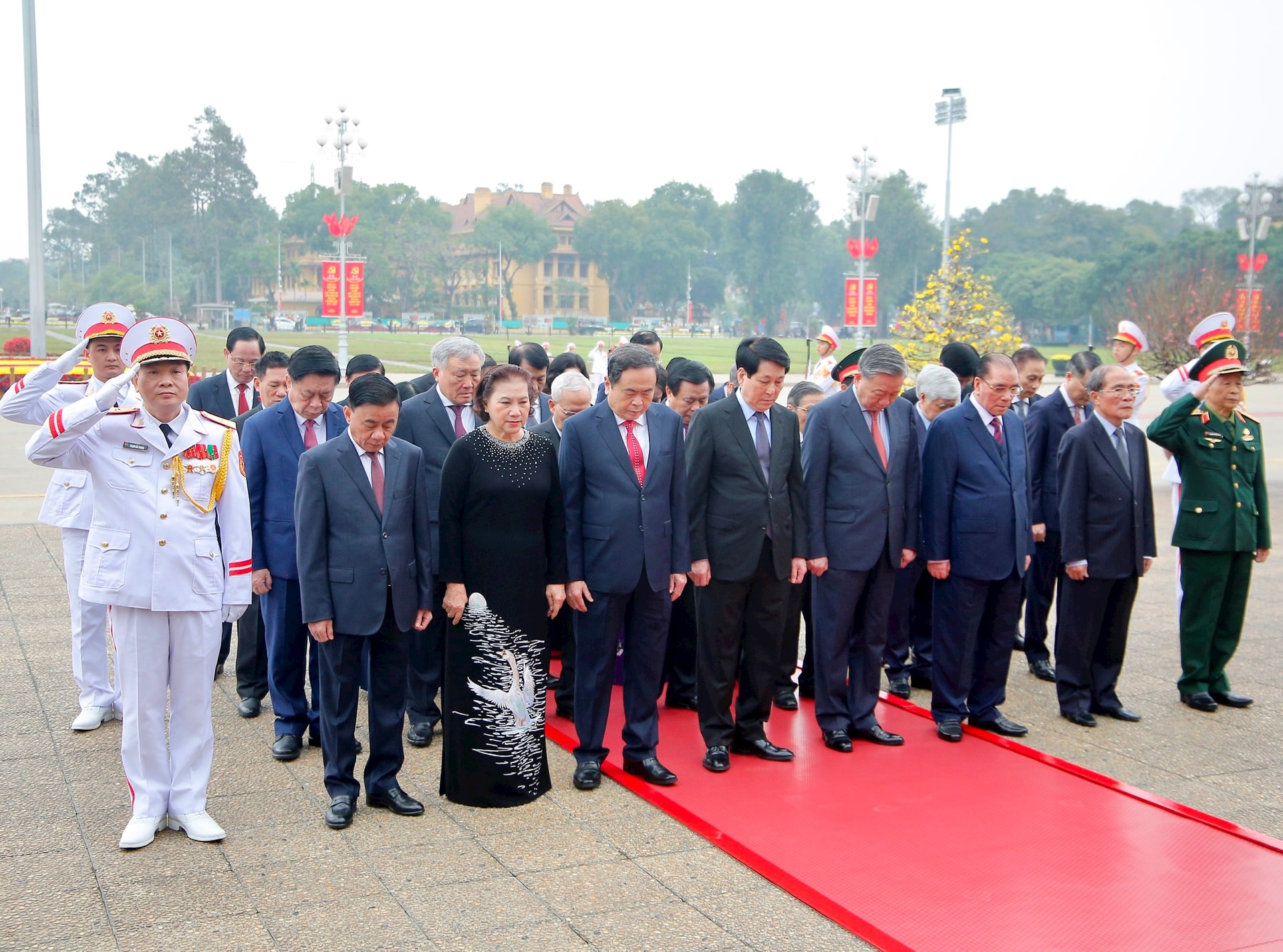 L&atilde;nh đạo Đảng, Nh&agrave; nước v&agrave;o Lăng viếng Chủ tịch Hồ Ch&iacute; Minh- Ảnh 2.