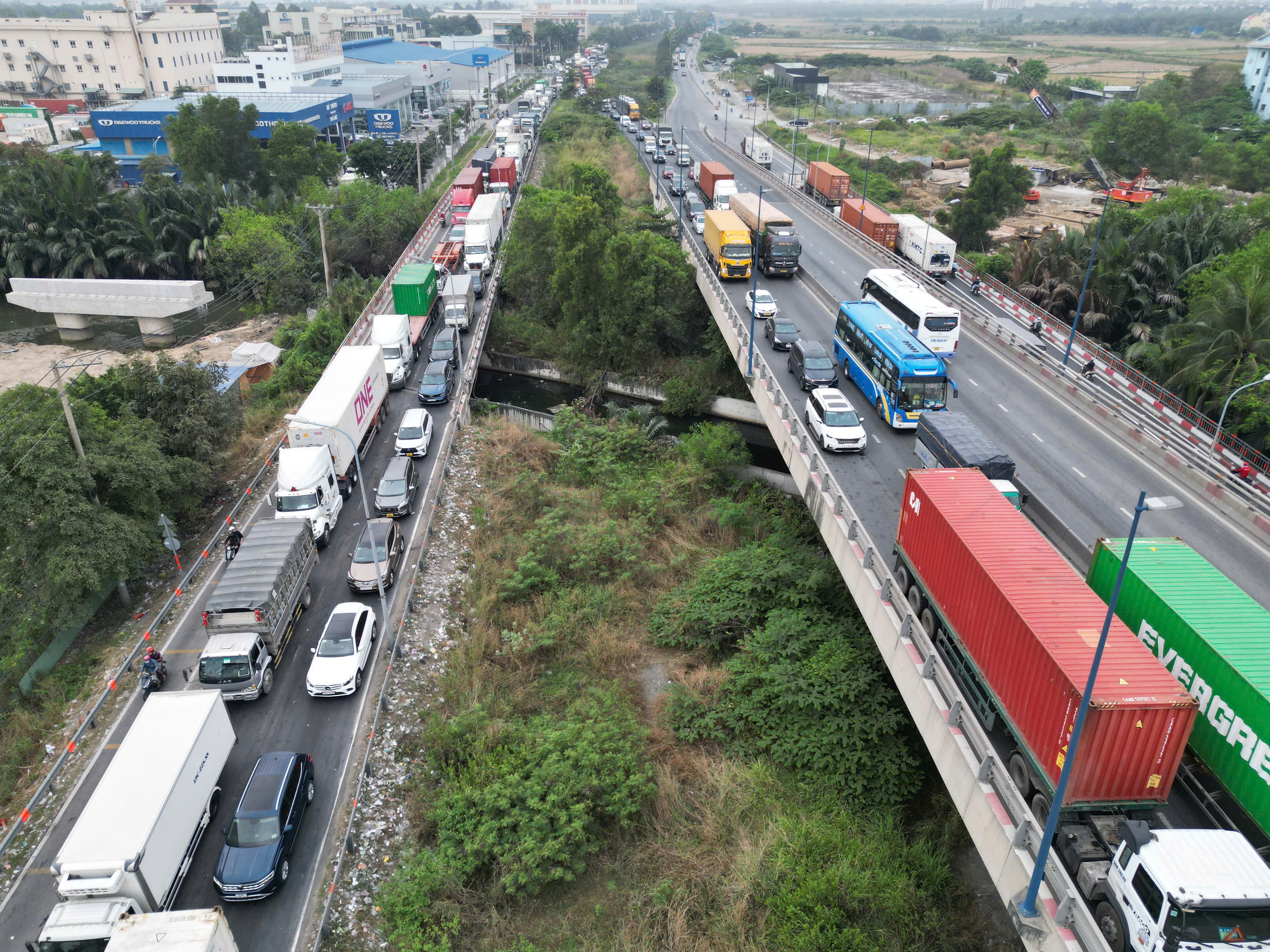 TP.HCM: Cấm xe tải vào nội đô theo giờ trong 3 ngày 25, 27, 30/4- Ảnh 1. TP.HCM: Cấm xe tải vào nội đô theo giờ trong 3 ngày 25, 27, 30/4- Ảnh 1.