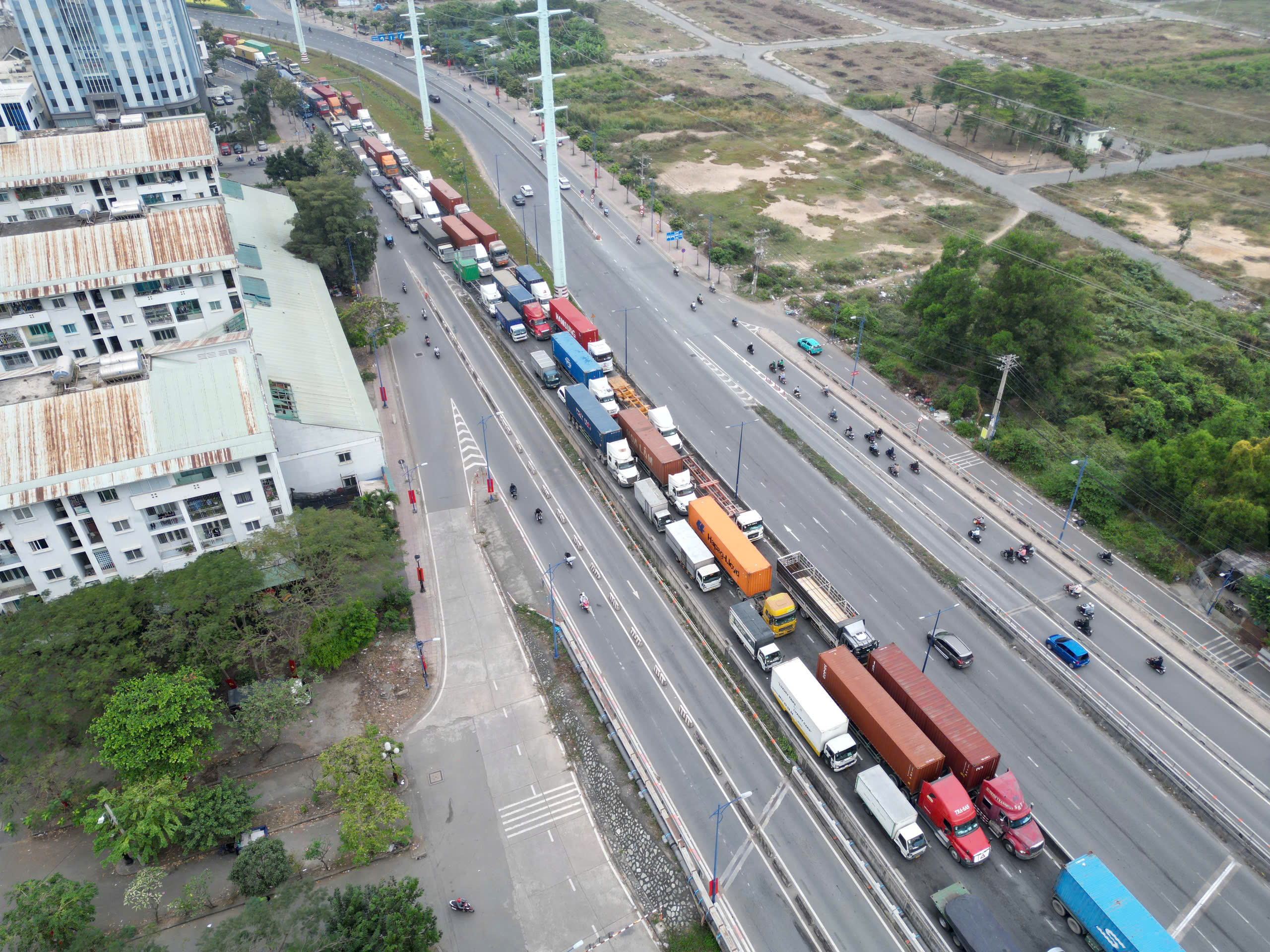 Mở cửa ng&otilde;, mở kh&ocirc;ng gian ph&aacute;t triển TP.HCM: Kết nối th&agrave;nh mạng lưới - Ảnh 2.