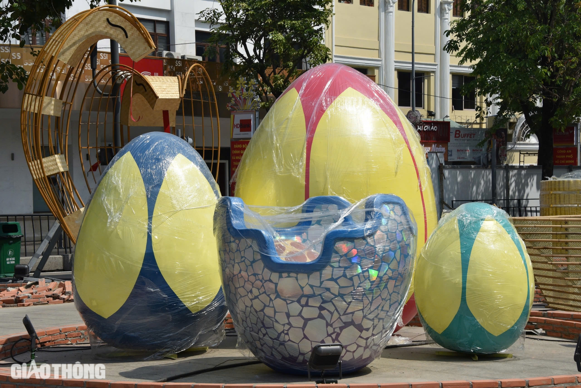 Cặp rắn Kim Tỵ - Ng&acirc;n Tỵ ở đường hoa Nguyễn Huệ c&oacute; g&igrave; đặc biệt?- Ảnh 8.