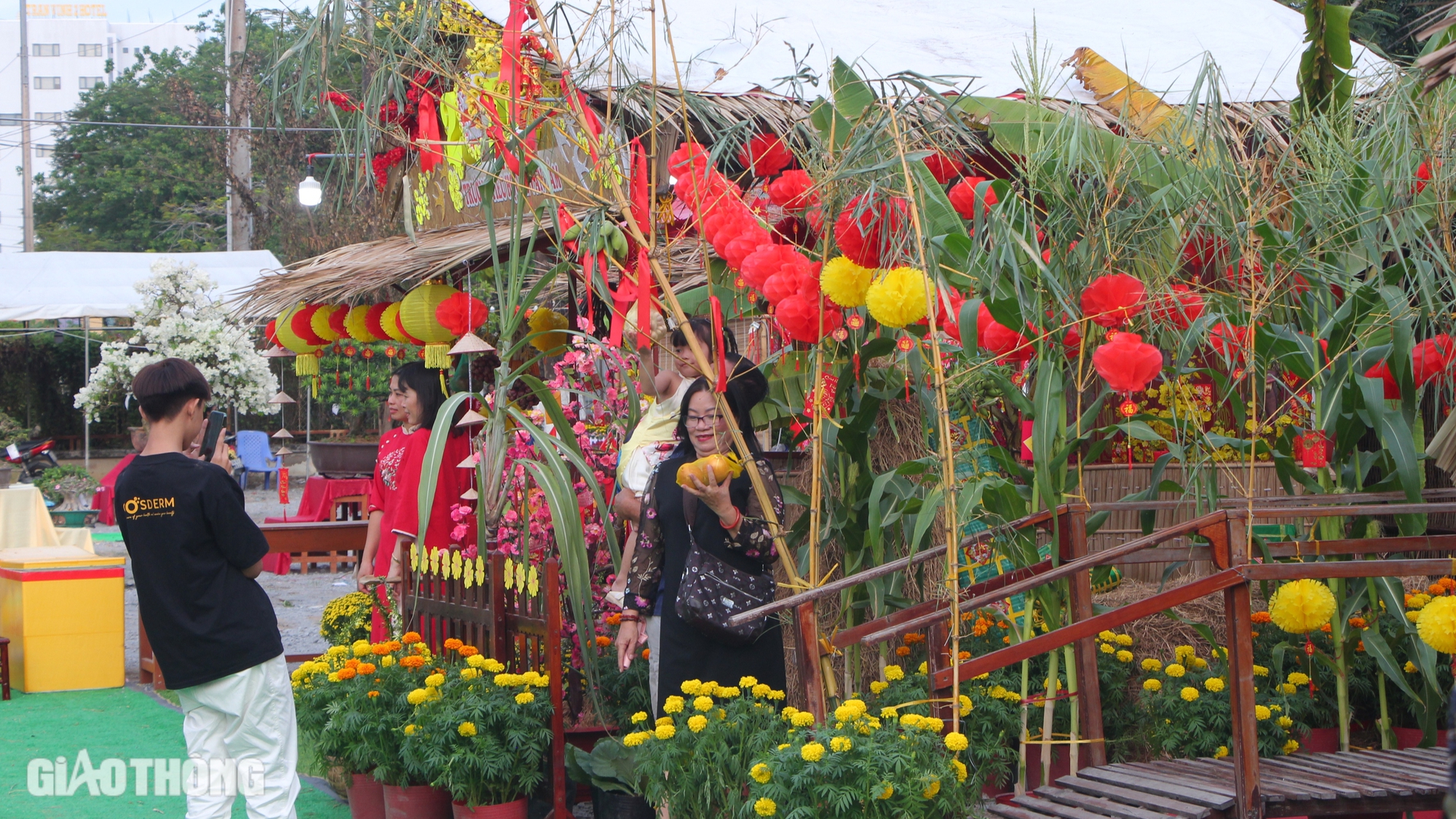 "Chợ quê ngày Tết" ở Bạc Liêu có gì đặc biệt?- Ảnh 8. "Chợ quê ngày Tết" ở Bạc Liêu có gì đặc biệt?- Ảnh 8.