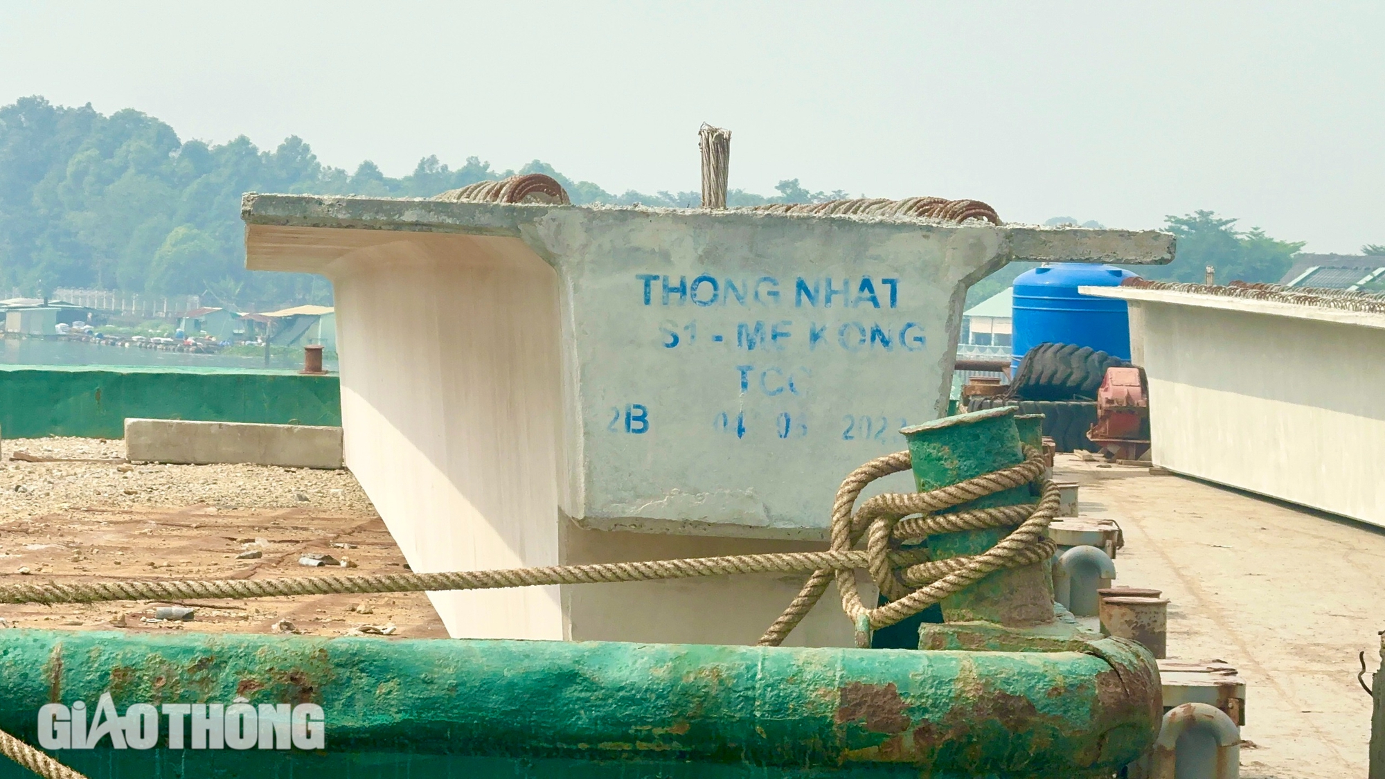 Lao nhịp dầm đầu ti&ecirc;n cầu Thống Nhất nối đ&ocirc;i bờ s&ocirc;ng Đồng Nai- Ảnh 2.