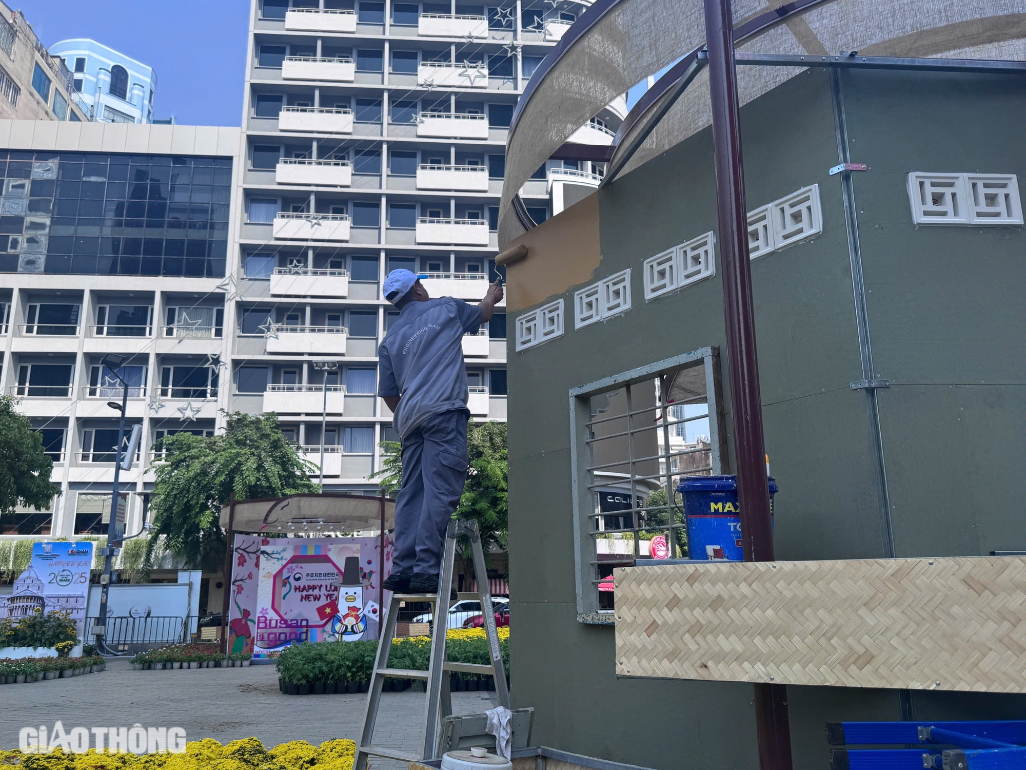 Cặp rắn Kim Tỵ - Ng&acirc;n Tỵ ở đường hoa Nguyễn Huệ c&oacute; g&igrave; đặc biệt?- Ảnh 23.