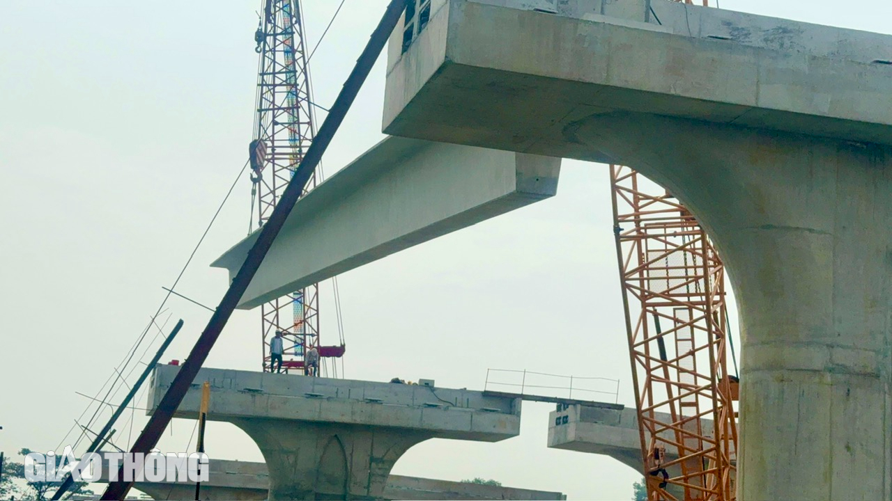 Lao nhịp dầm đầu ti&ecirc;n cầu Thống Nhất nối đ&ocirc;i bờ s&ocirc;ng Đồng Nai- Ảnh 3.