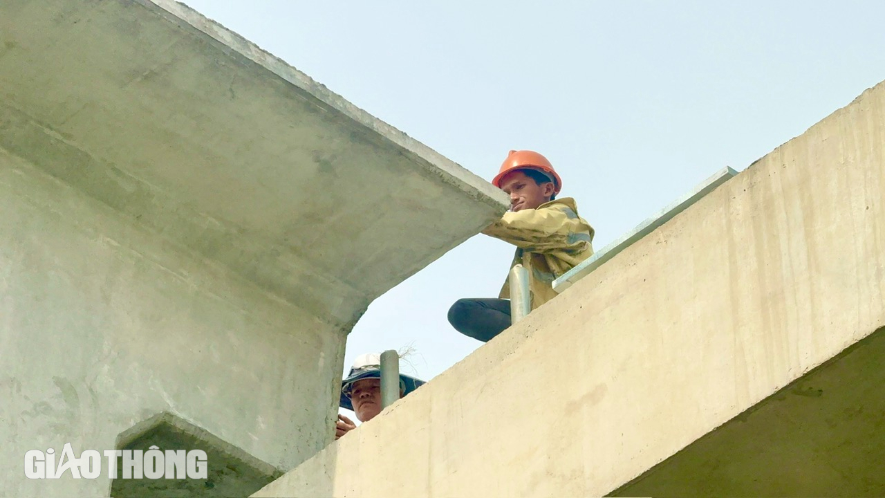 Lao nhịp dầm đầu ti&ecirc;n cầu Thống Nhất nối đ&ocirc;i bờ s&ocirc;ng Đồng Nai- Ảnh 8.