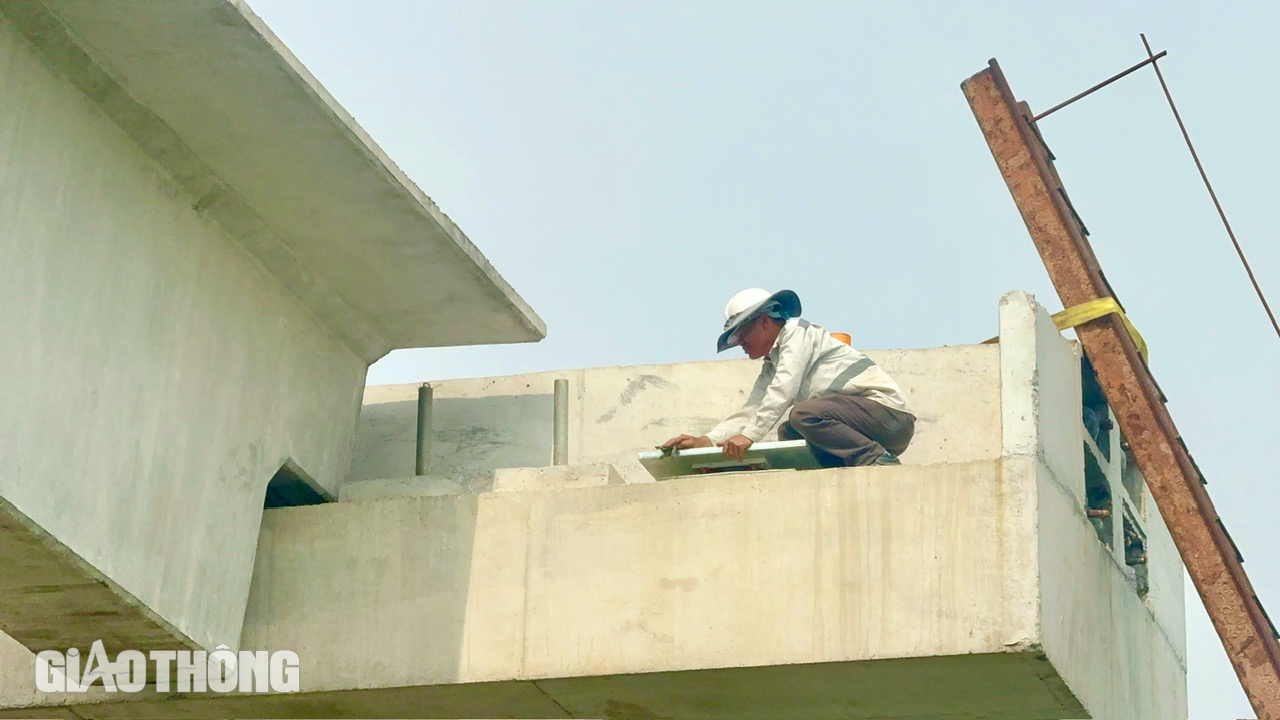 Lao nhịp dầm đầu ti&ecirc;n cầu Thống Nhất nối đ&ocirc;i bờ s&ocirc;ng Đồng Nai- Ảnh 7.