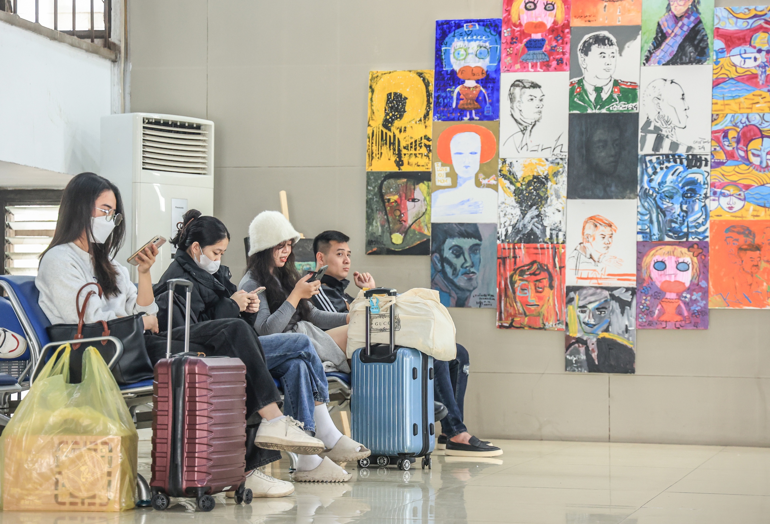 Ng&agrave;y cuối trước kỳ nghỉ Tết, ga H&agrave; Nội th&ocirc;ng tho&aacute;ng bất ngờ- Ảnh 9.